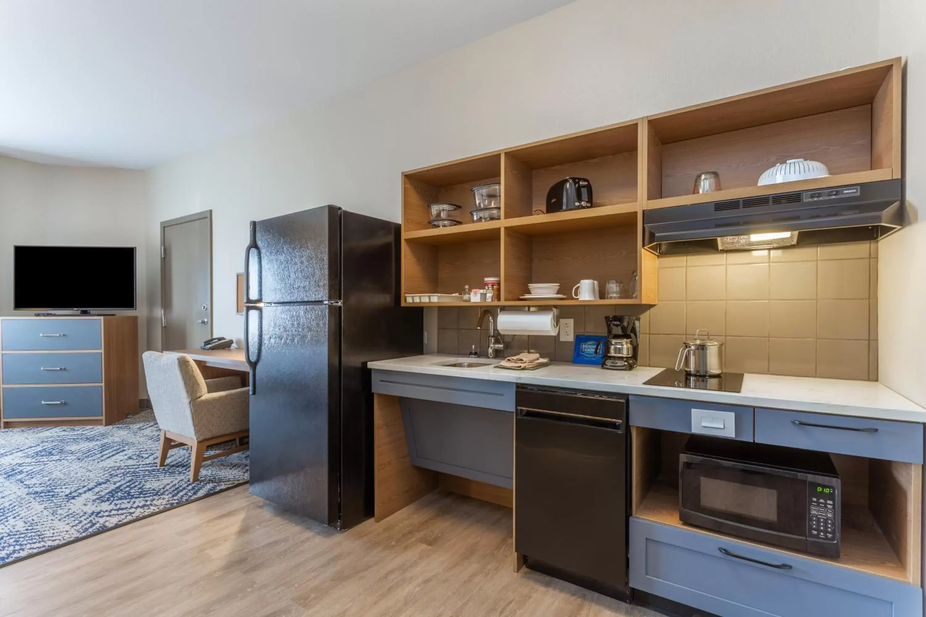 Photo of the whole room, Kitchen/Kitchenette in Candlewood Suites Ofallon, Il - St. Louis Area, an IHG Hotel