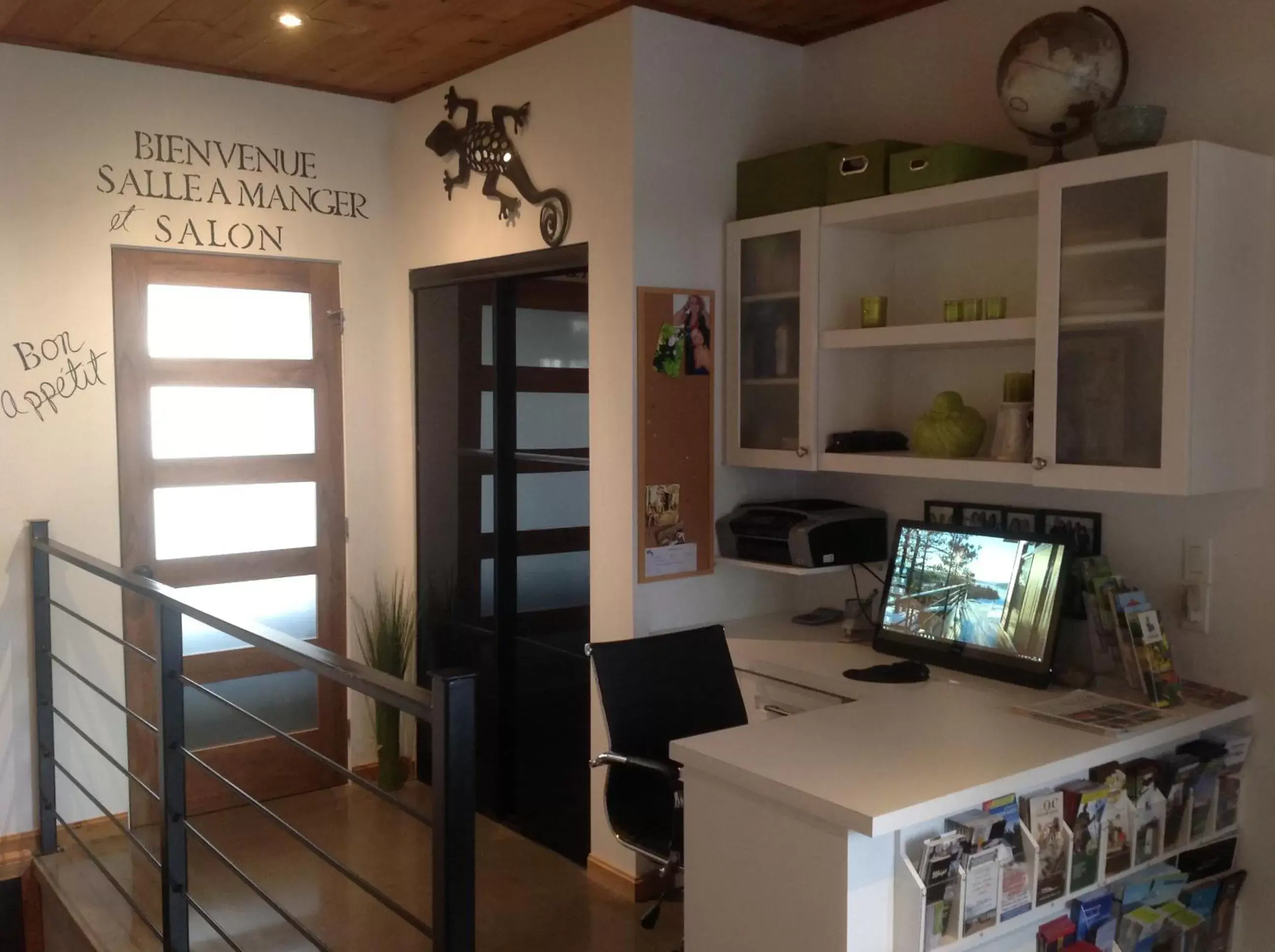 Lobby or reception, TV/Entertainment Center in Gîte du Haut des Arbres