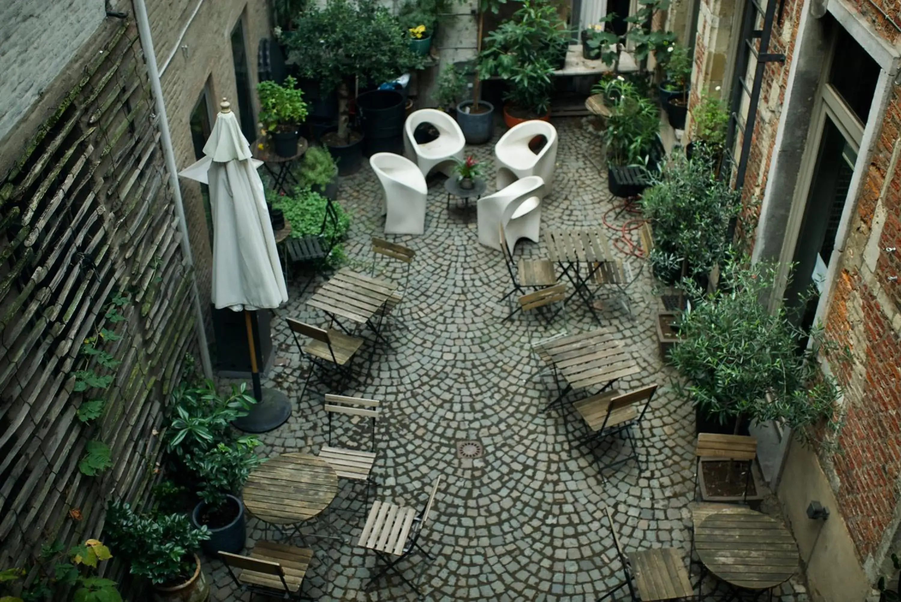 Inner courtyard view in Hotel Matelote