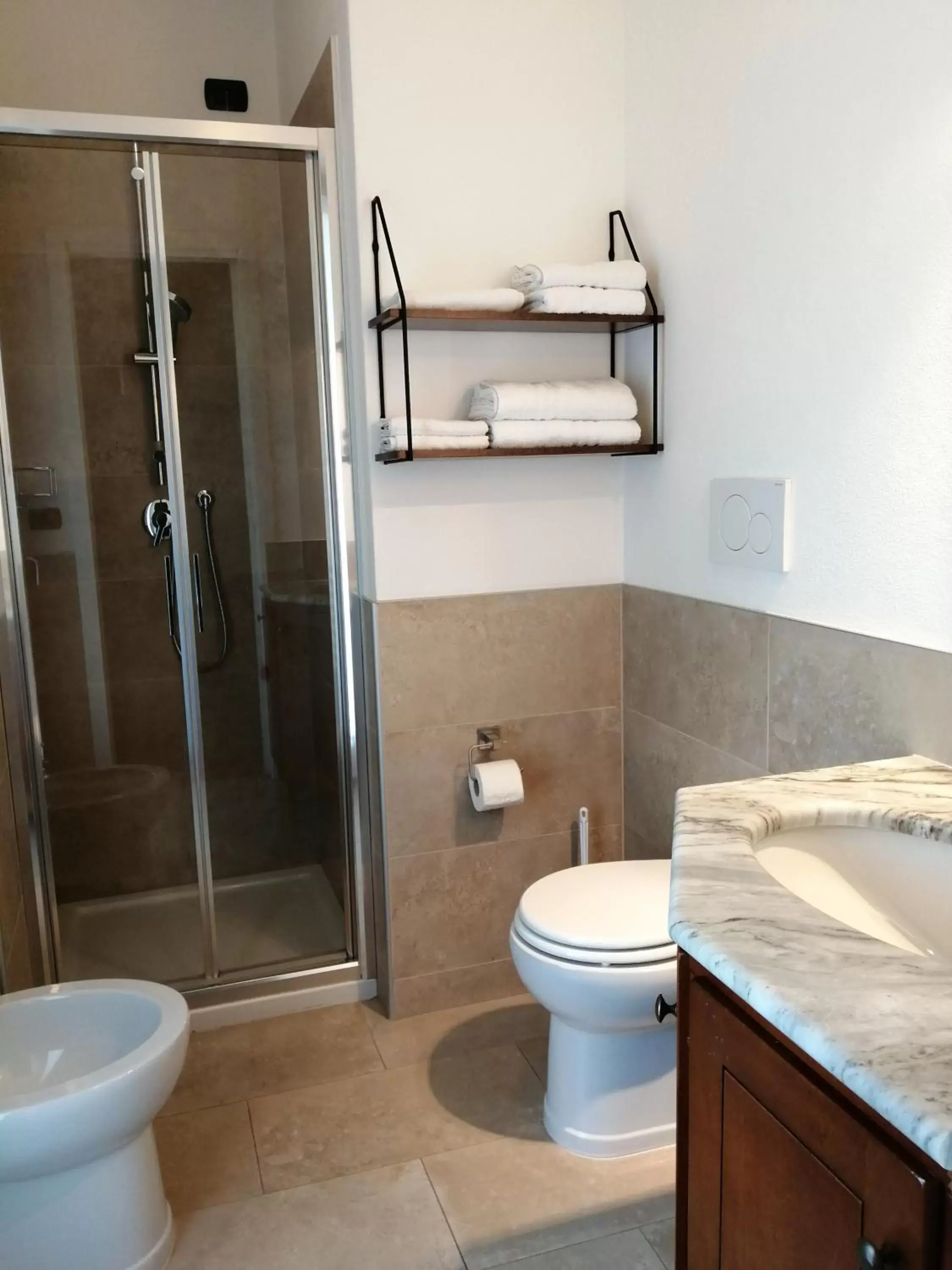 Shower, Bathroom in B&B Al Sentiero