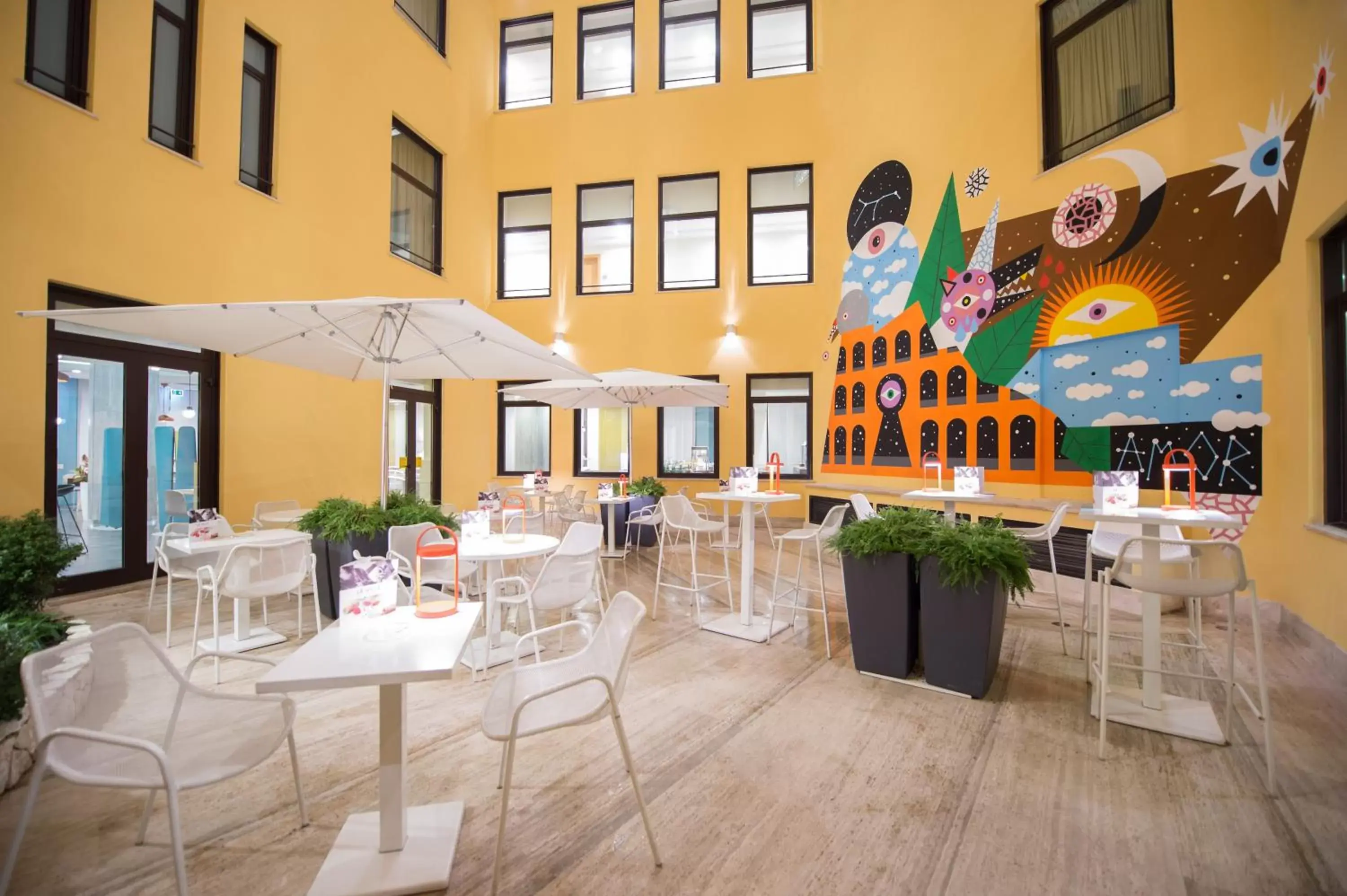 Patio, Restaurant/Places to Eat in Mercure Roma Piazza Bologna