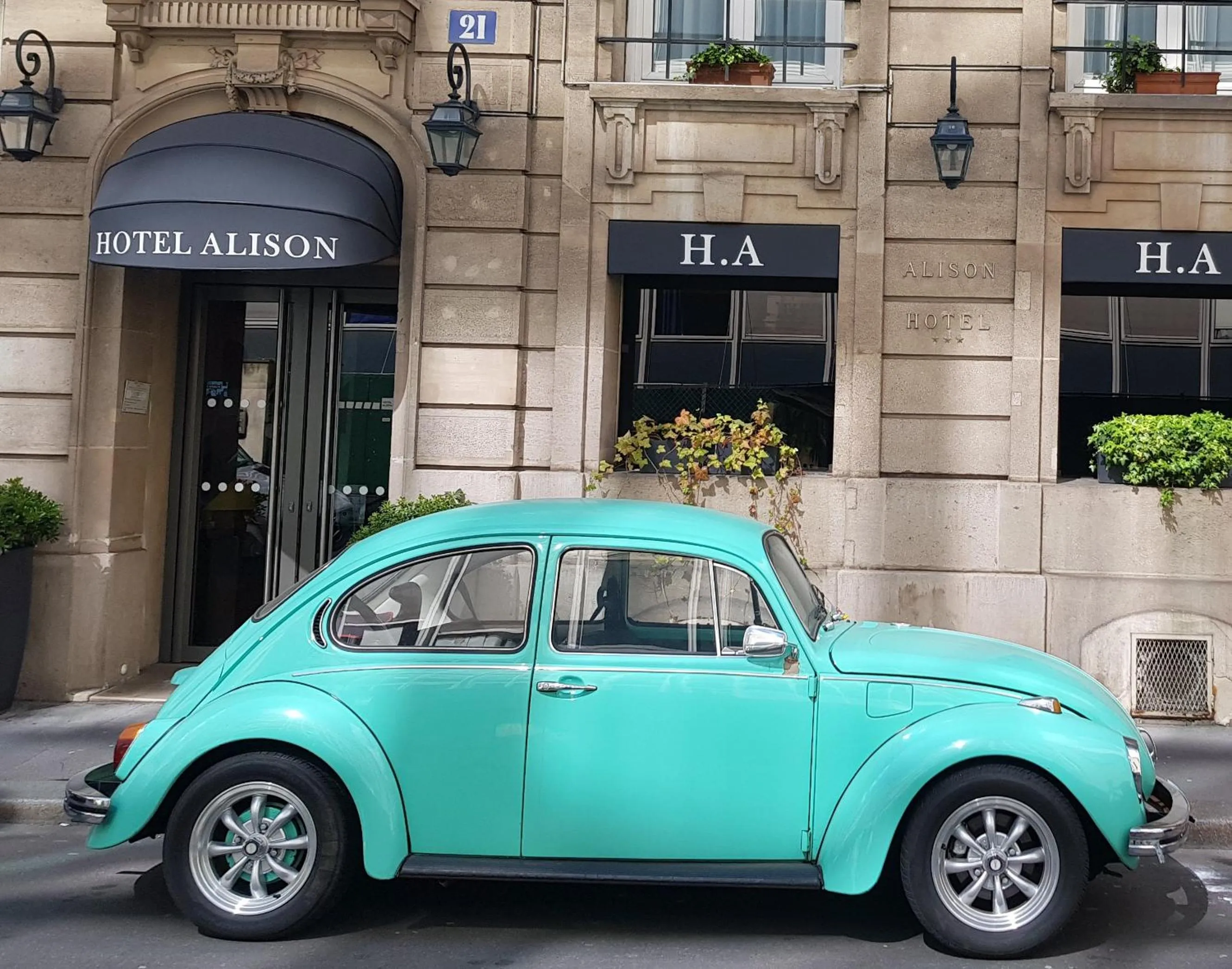 Facade/entrance in HOTEL ALISON