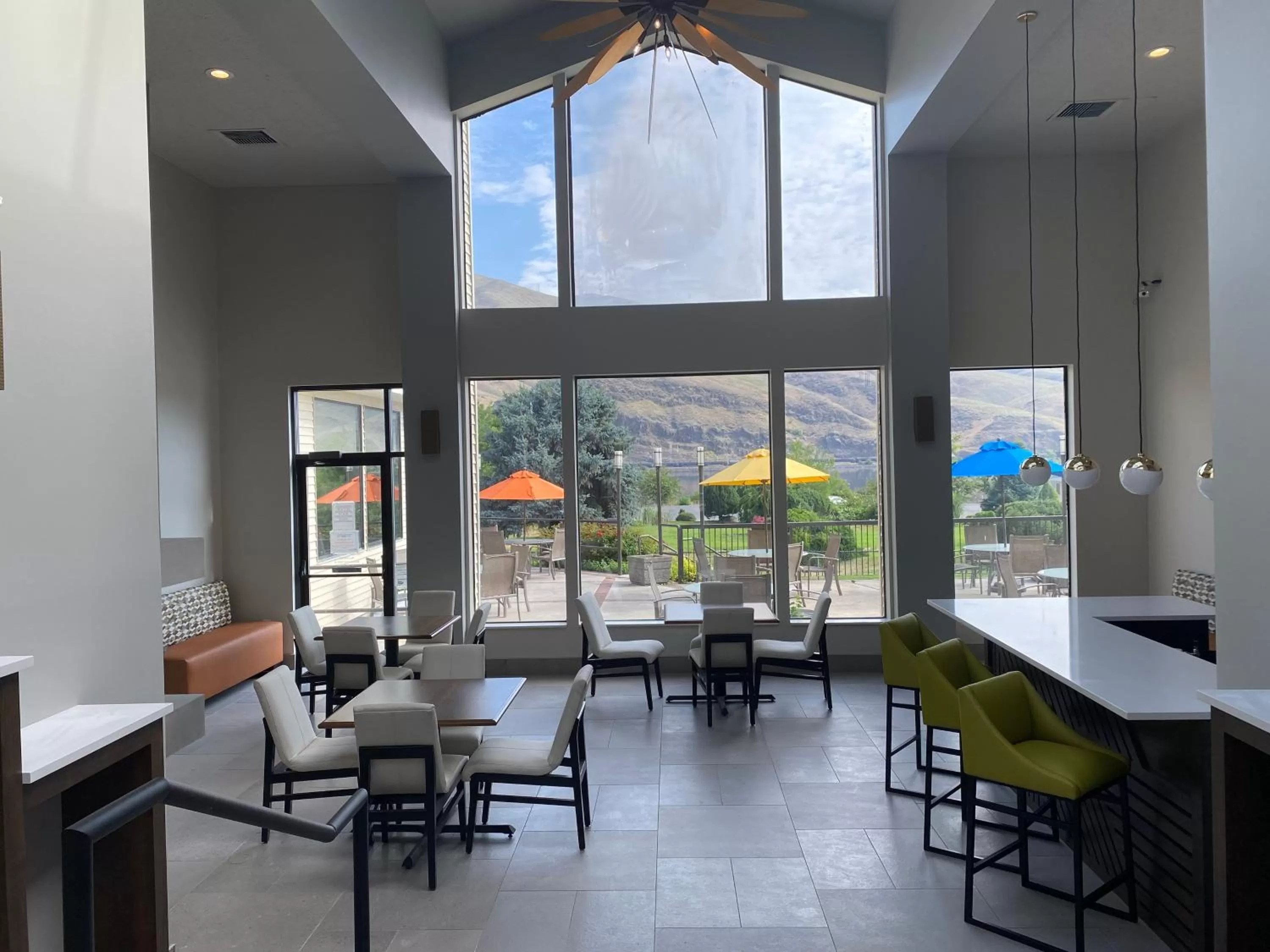 Lounge or bar in Holiday Inn Clarkston - Lewiston by IHG