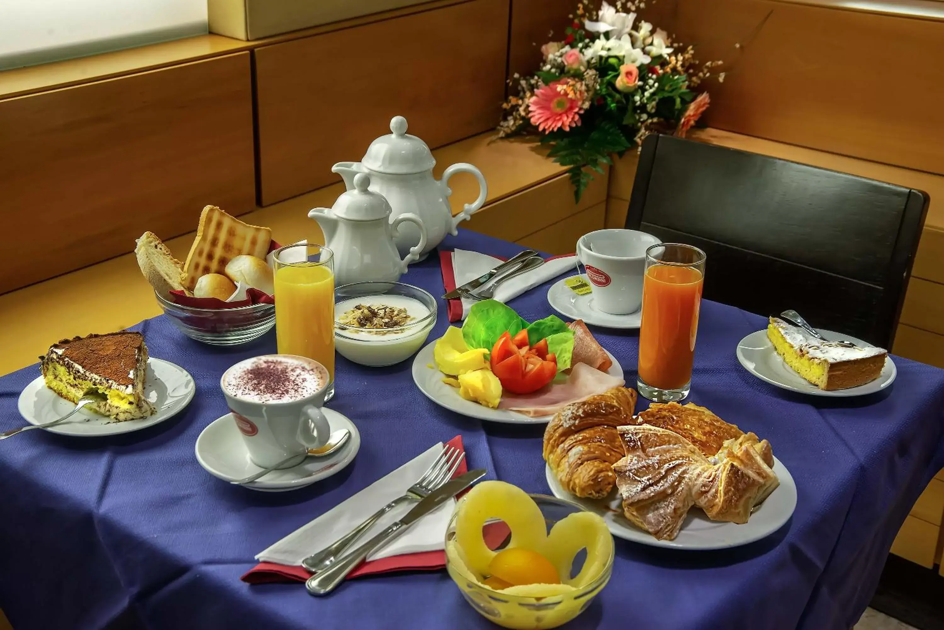 Buffet breakfast, Breakfast in Hotel Memphis