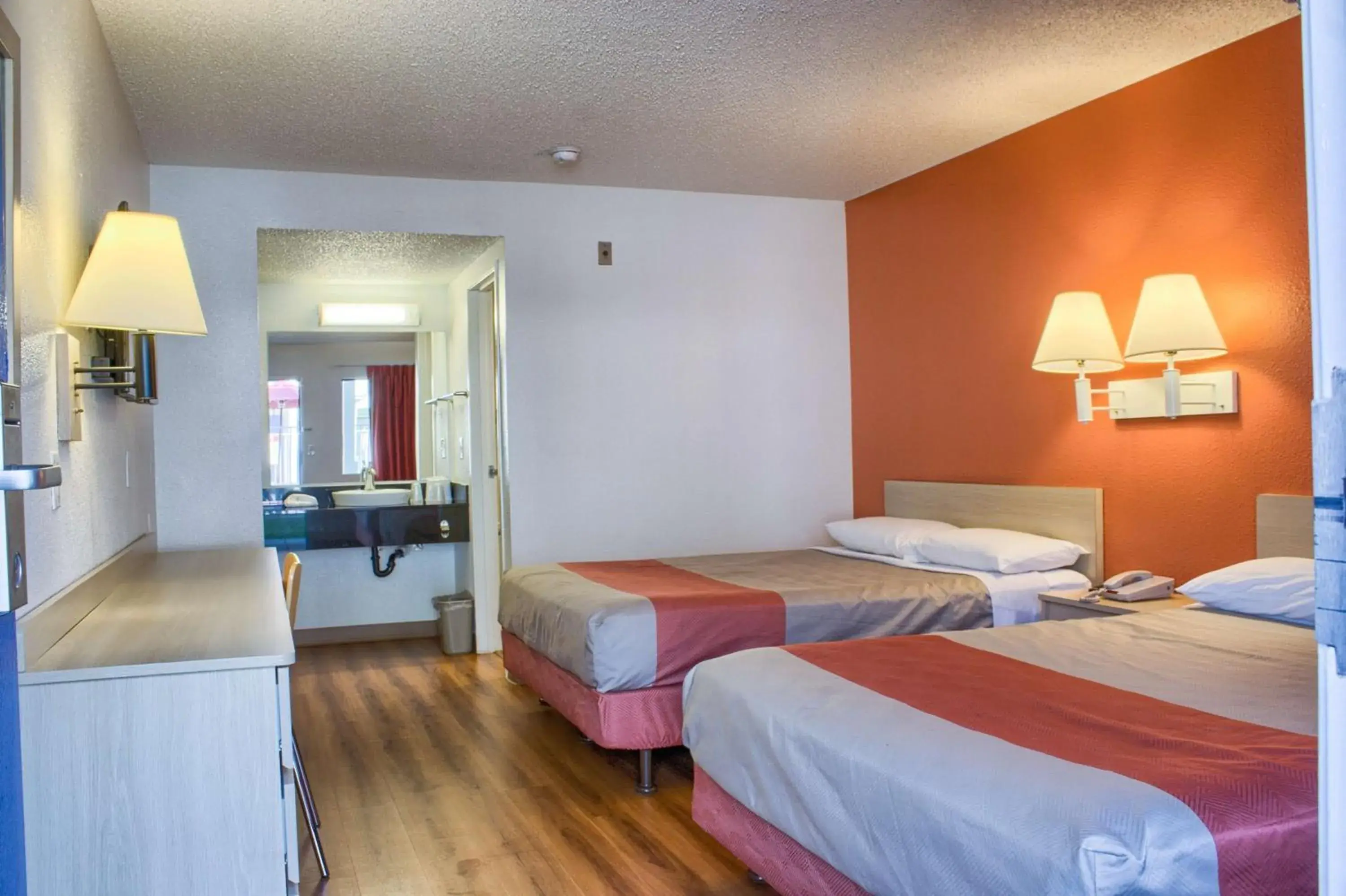 Bedroom, Bed in Motel 6-Seattle, WA - South