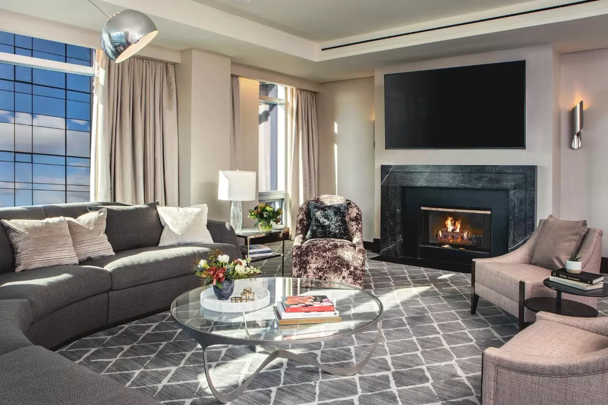 Photo of the whole room, Seating Area in InterContinental Boston, an IHG Hotel