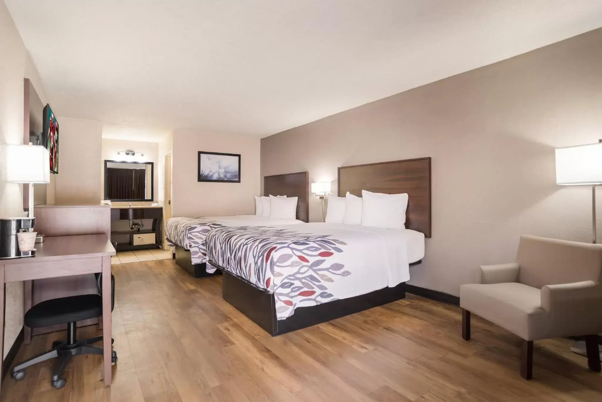 Photo of the whole room, Bed in Red Roof Inn Baltimore South Glen Burnie Photo of the whole room, Bed in Red Roof Inn Baltimore South Glen Burnie