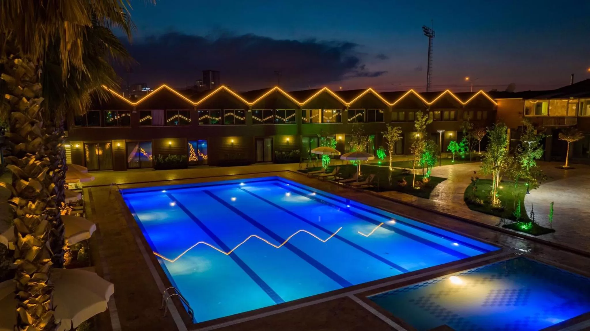 Night, Swimming Pool in Sandal Otel