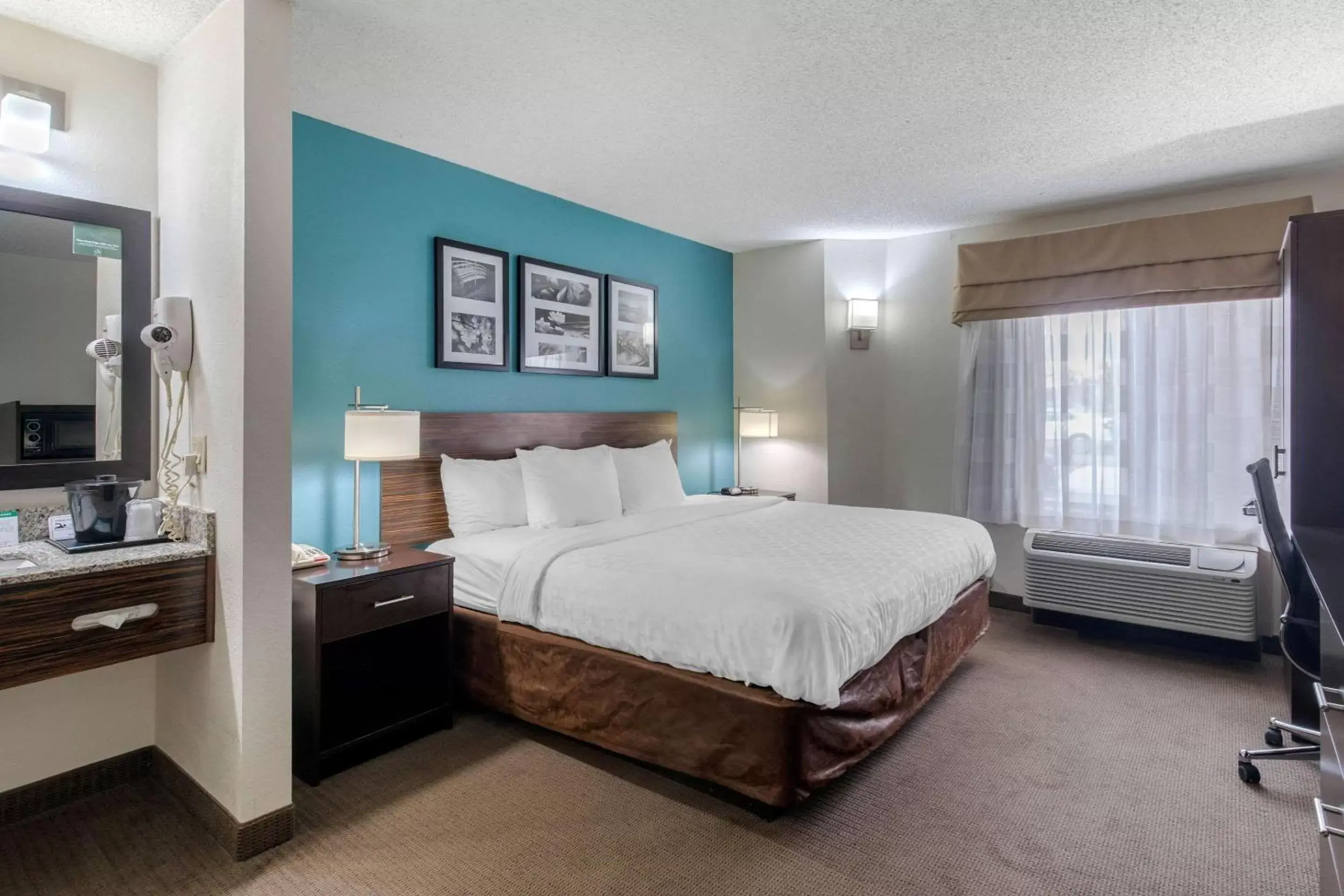 Photo of the whole room, Bed in Clarion Inn & Suites DFW North