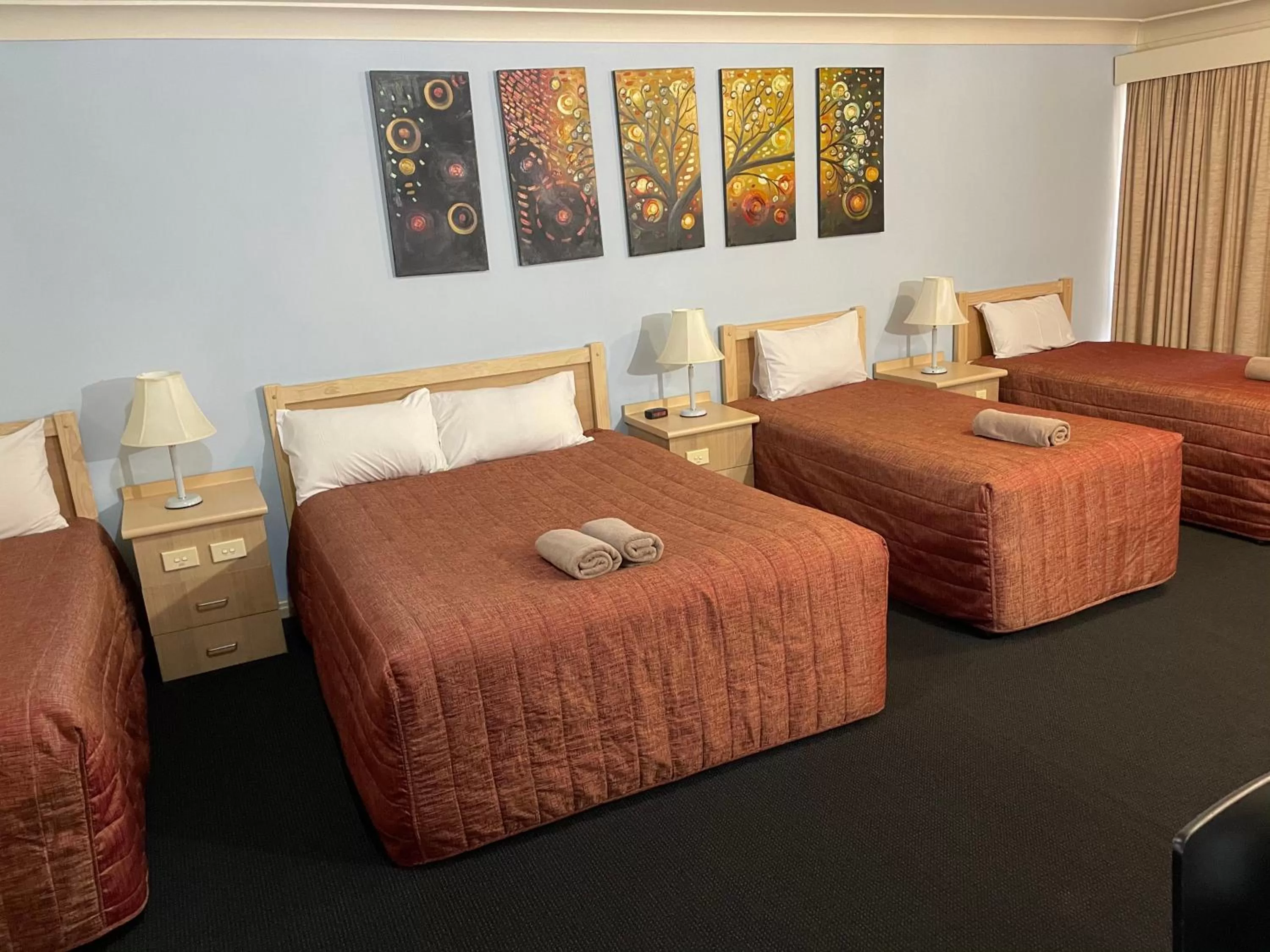 Bed in Countryman Motor Inn Cowra