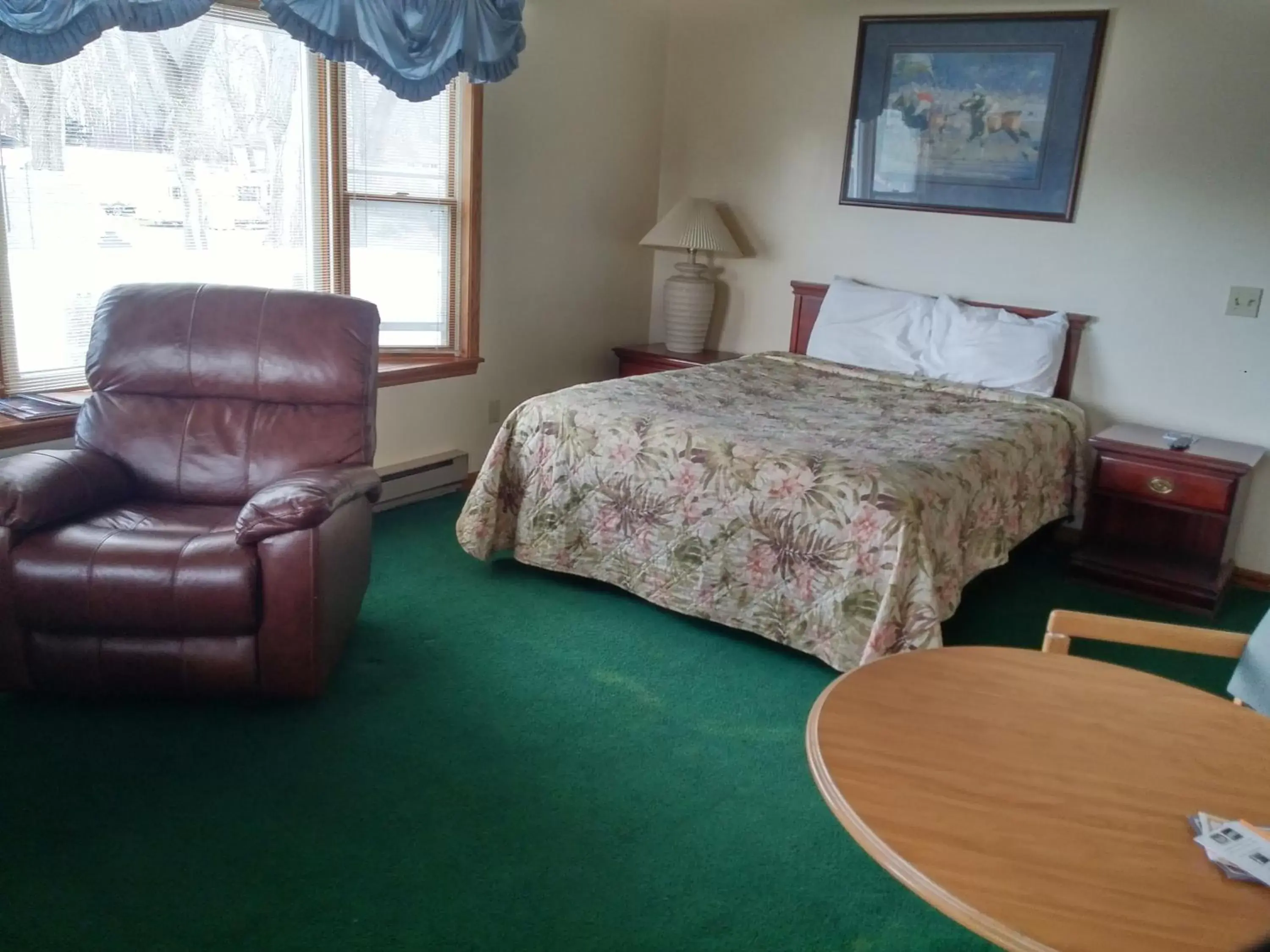 Bedroom, Bed in Plantation Motel