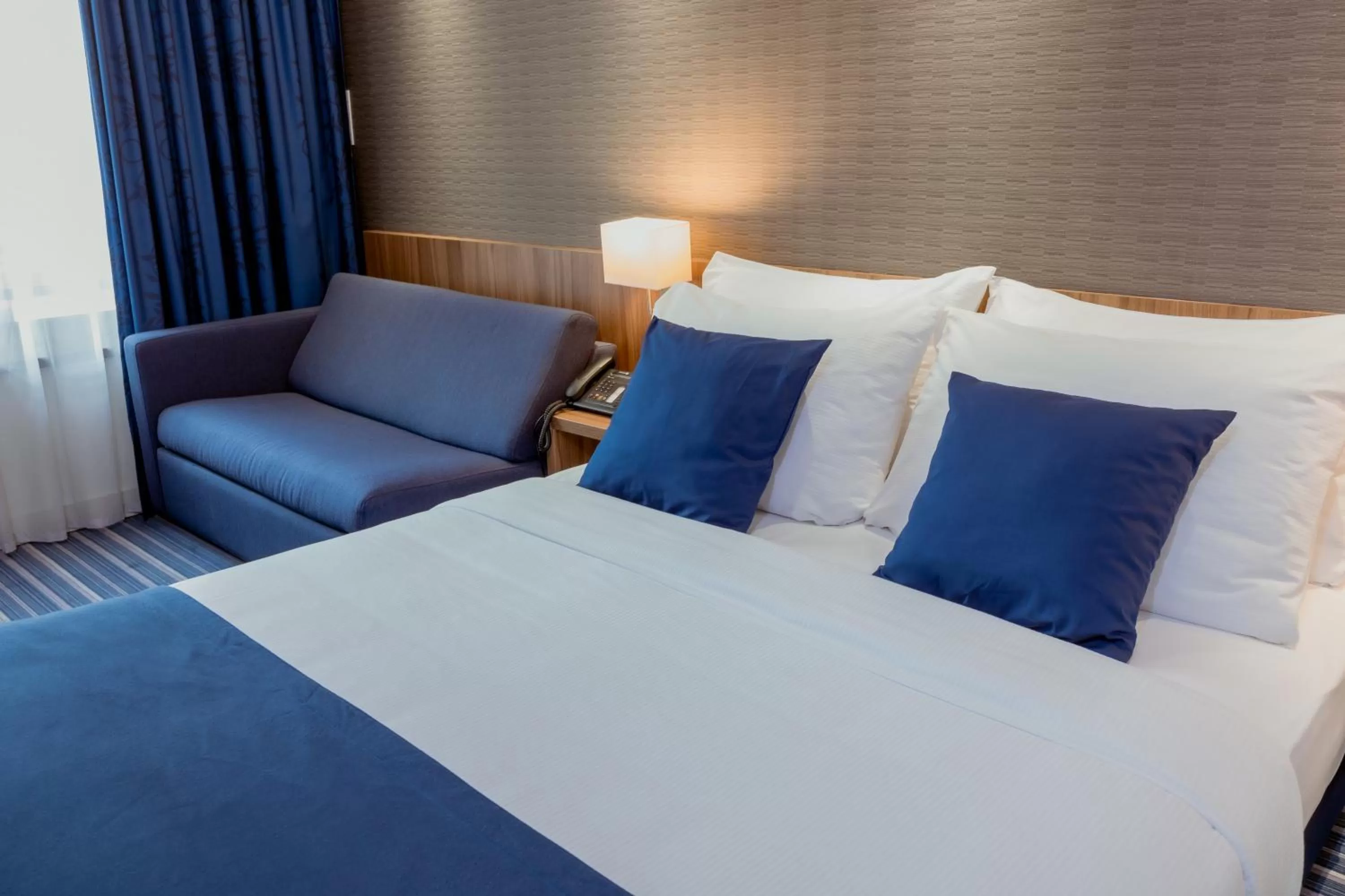 Property building, Bed in Holiday Inn Express Belgrade - City, an IHG Hotel