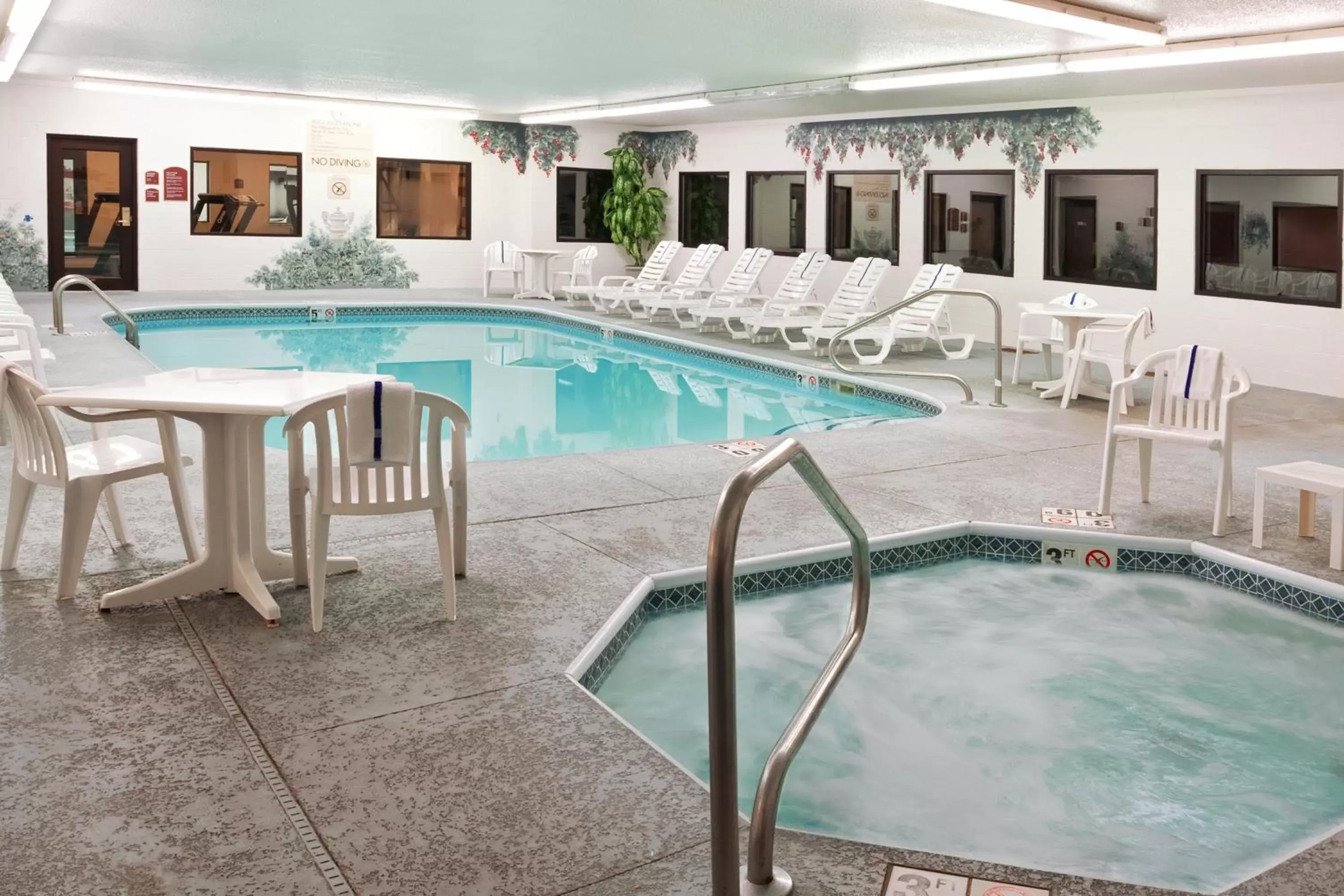 Swimming Pool in Holiday Inn Express & Suites Alliance, an IHG Hotel