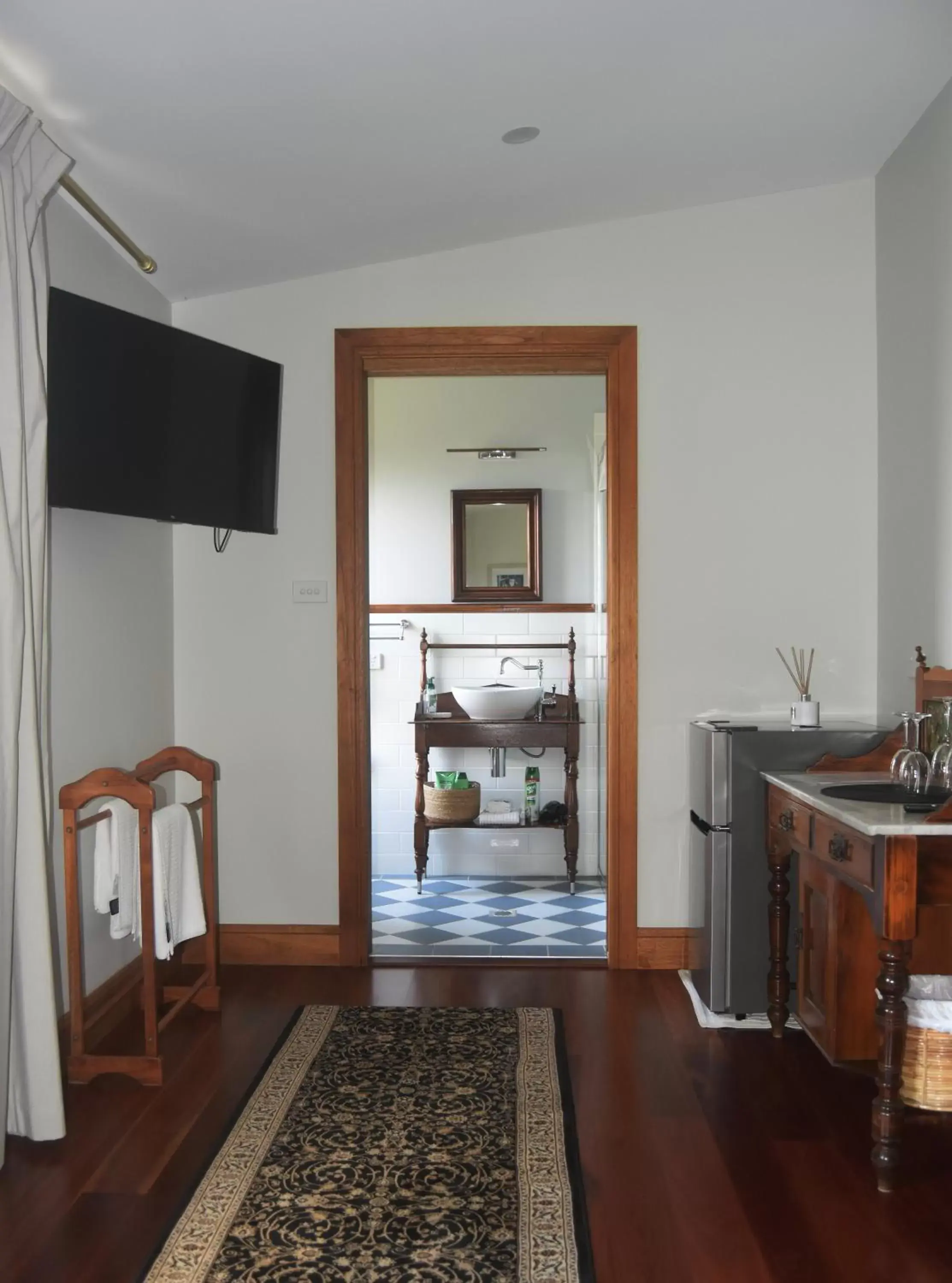 Bathroom, TV/Entertainment Center in Maddies of Bolwarra