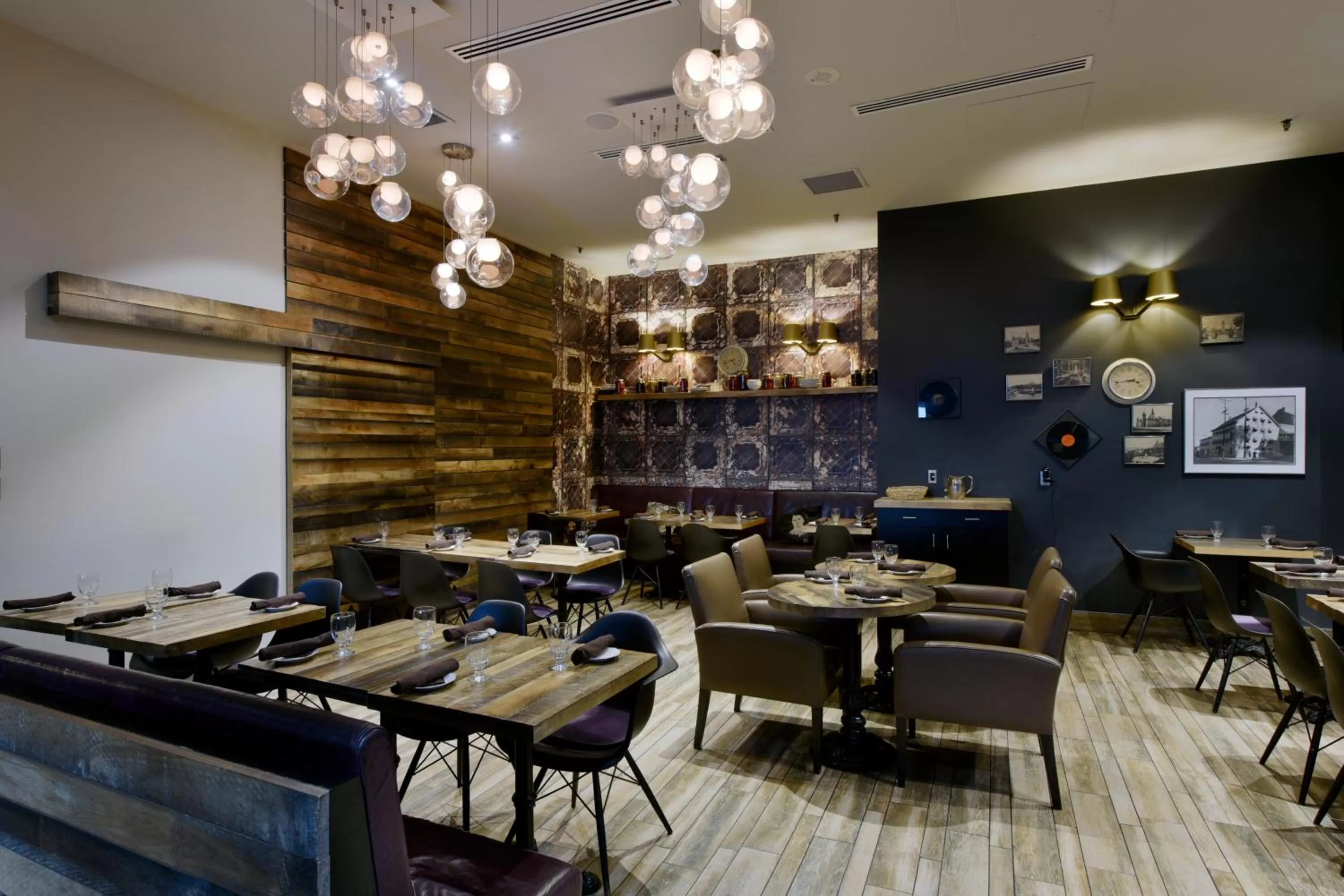 Restaurant/places to eat in DoubleTree by Hilton Ottawa Downtown