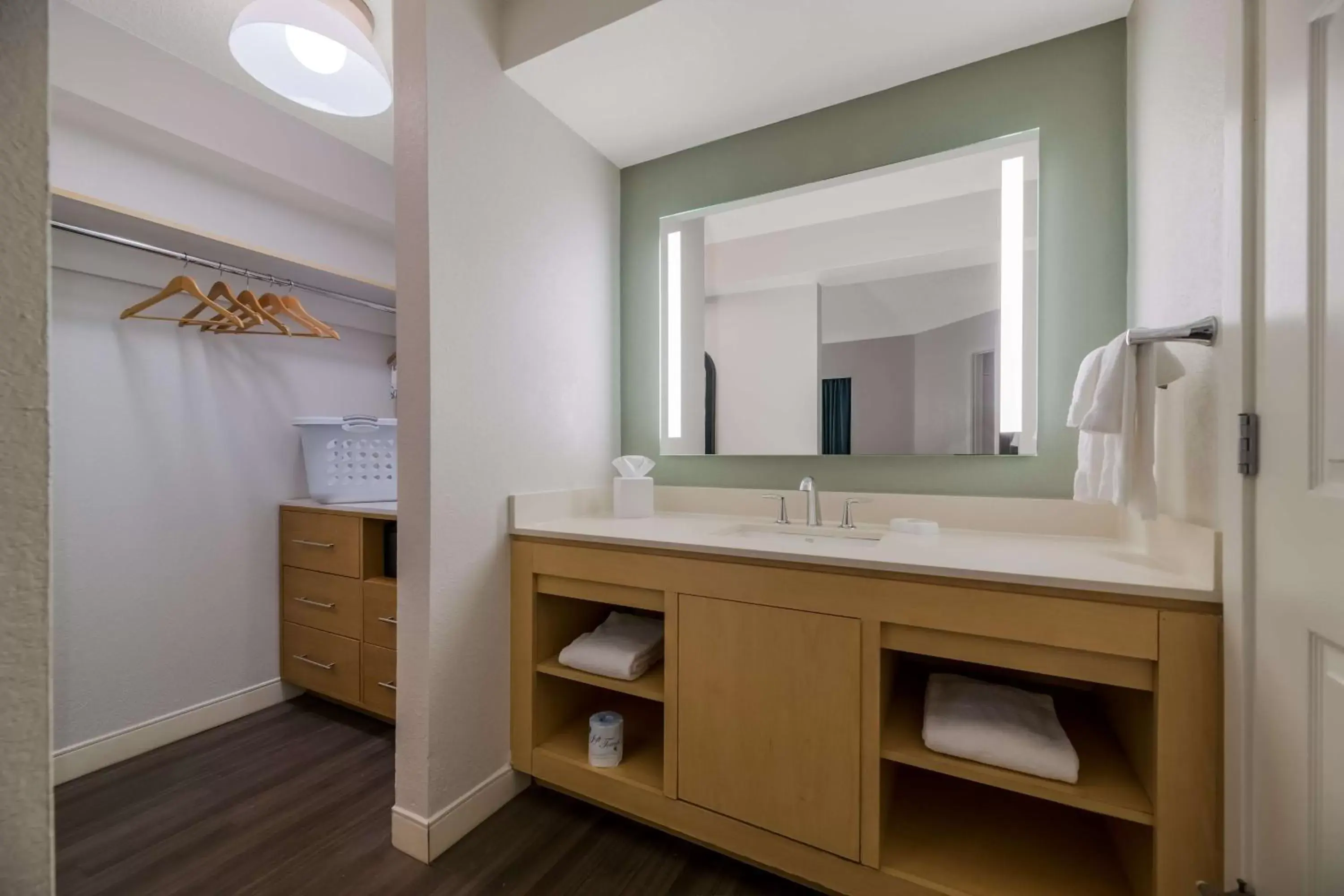 Bedroom, Bathroom in Sonesta ES Suites Orlando International Drive
