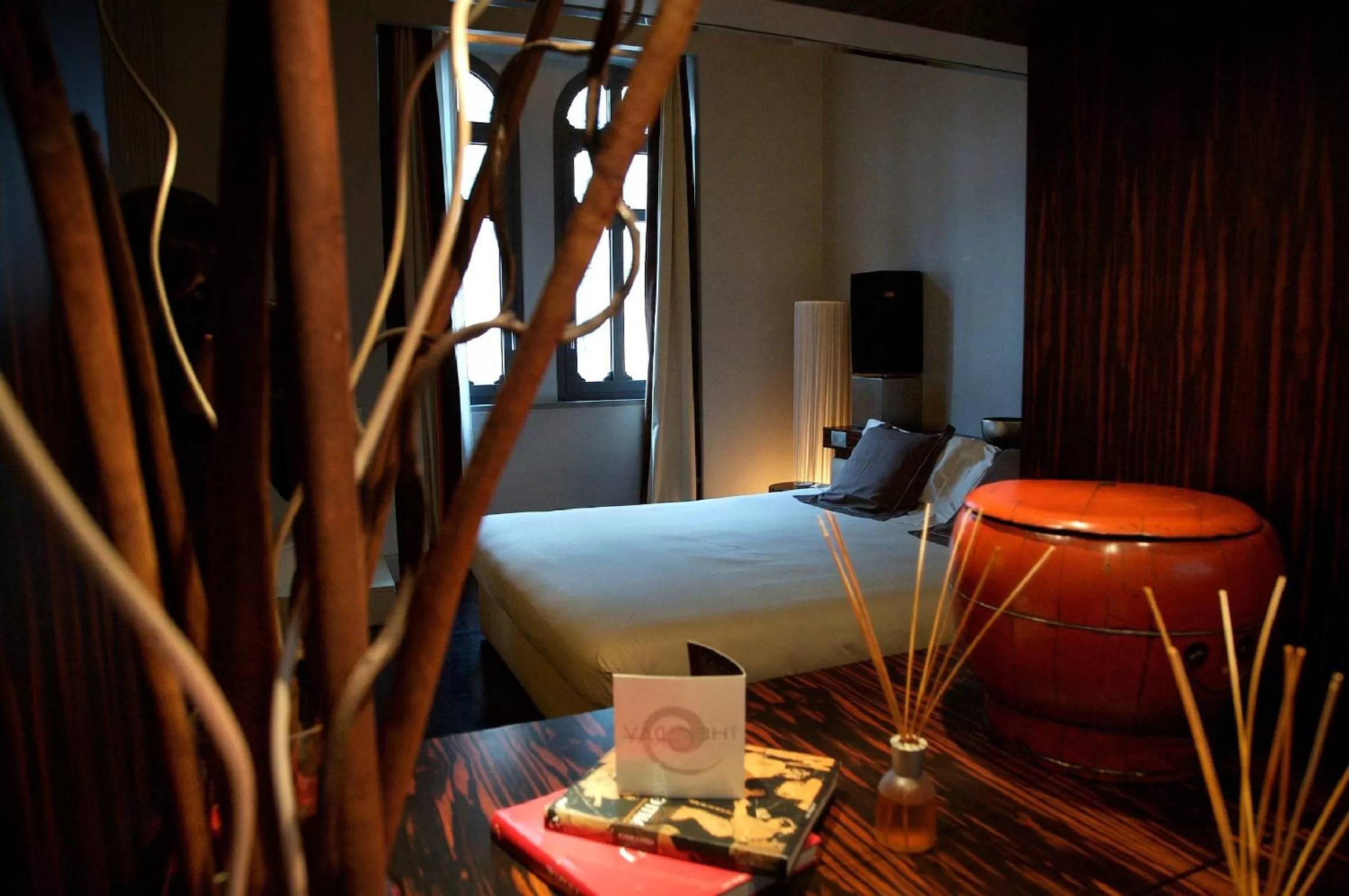 Bedroom in Sina The Gray