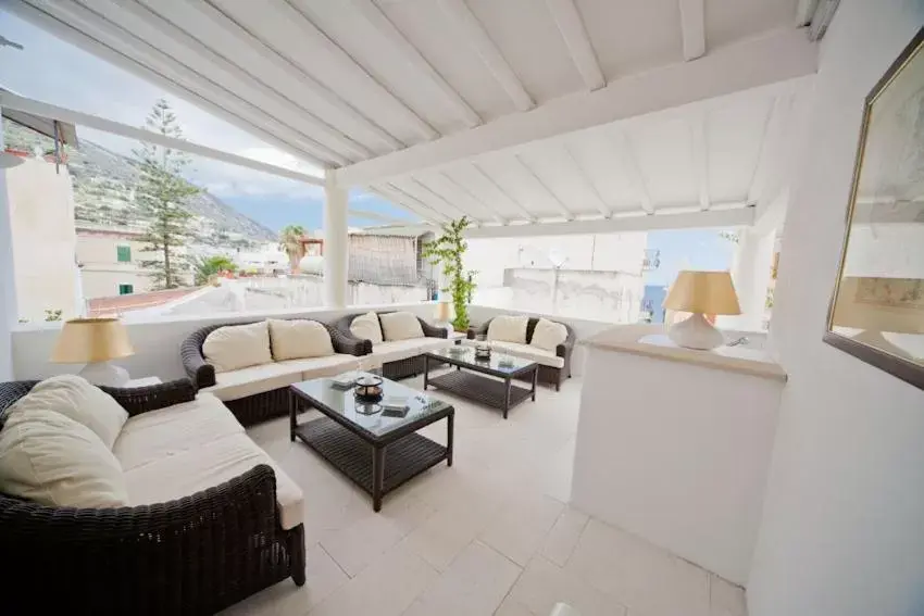 Balcony/Terrace, Seating Area in La Settima Luna Hotel