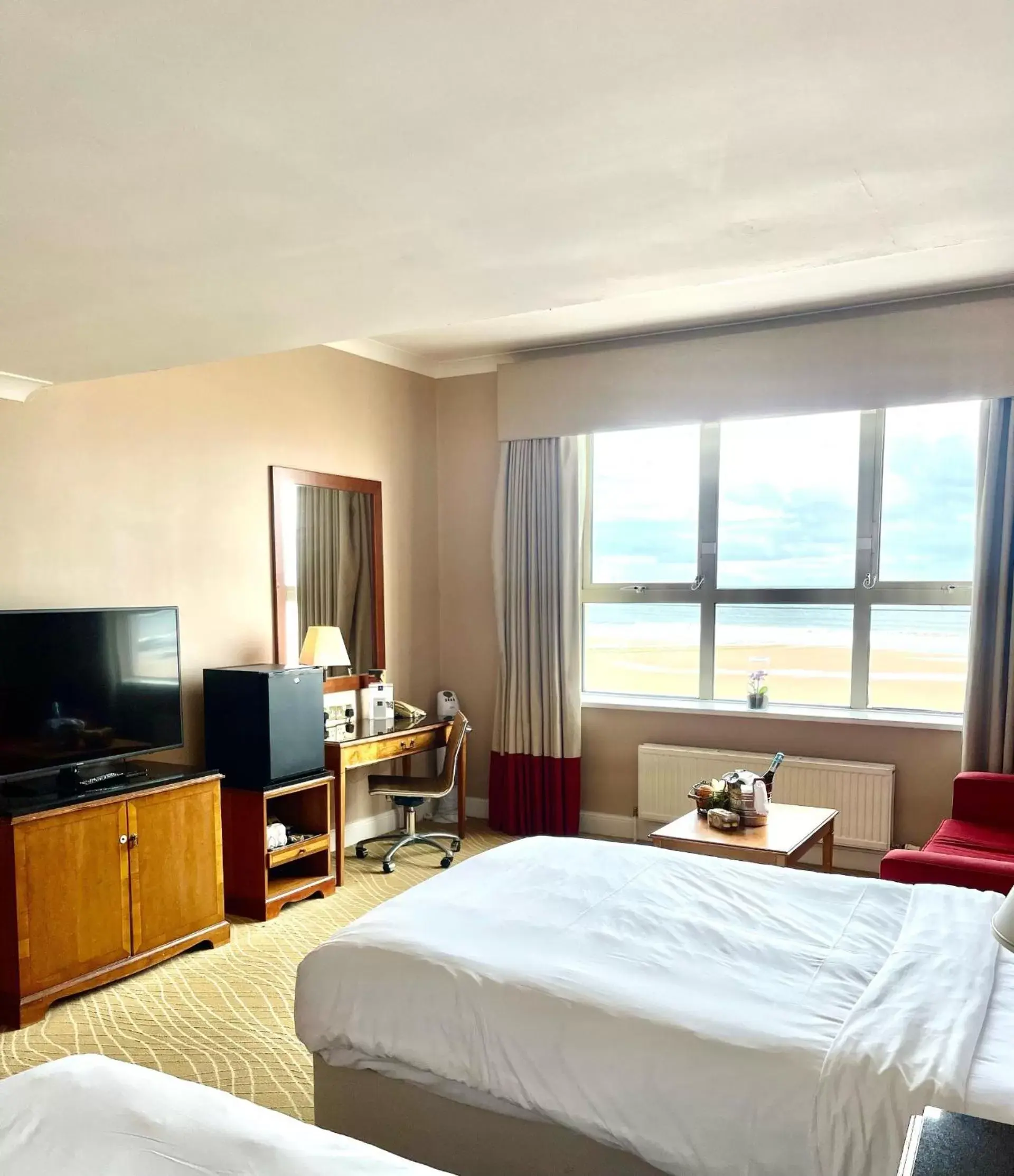 Family Room with Sea View in Grand Hotel Sunderland Family Room with Sea View in Grand Hotel Sunderland