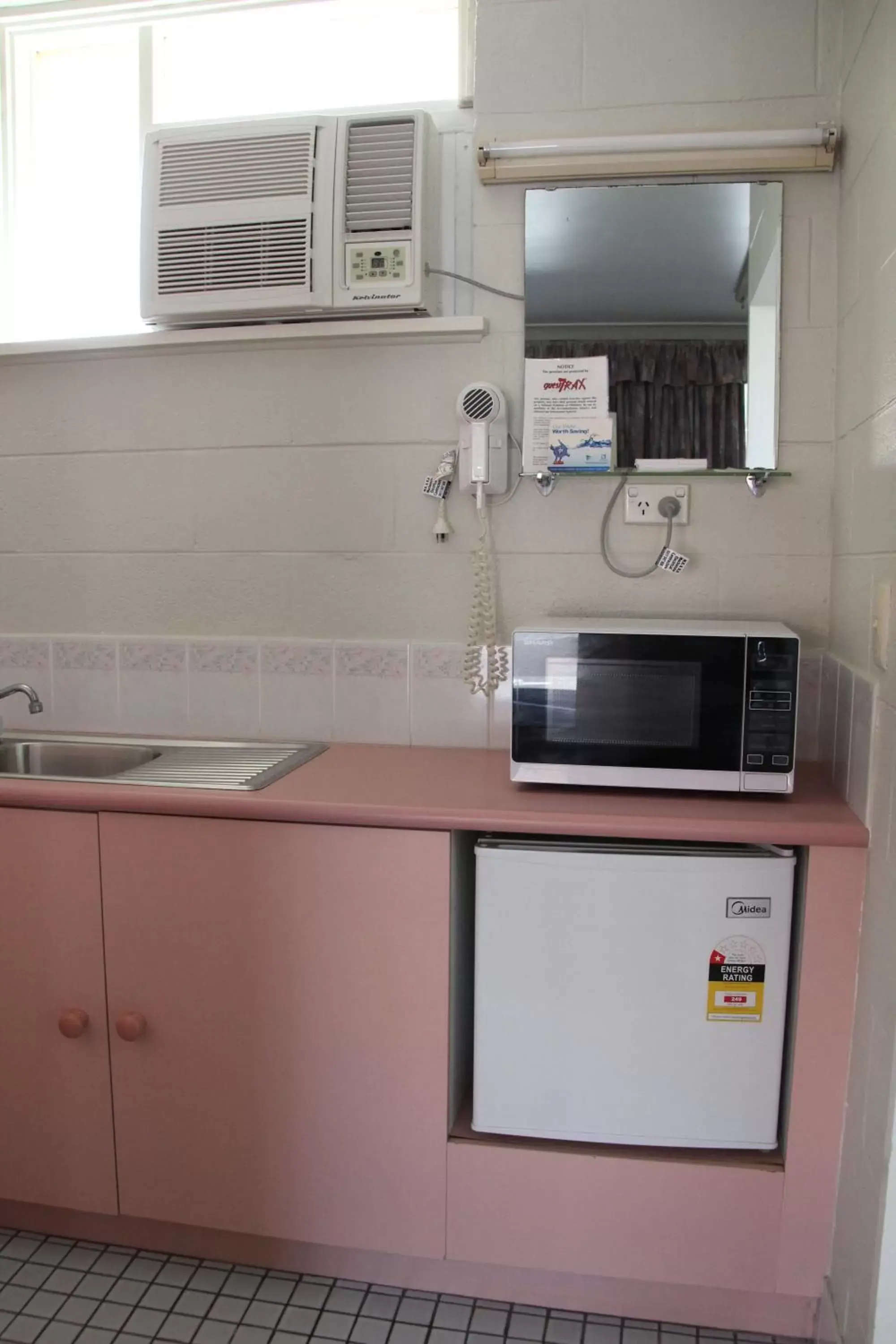 Kitchen or kitchenette, Kitchen/Kitchenette in Central Coast Motel