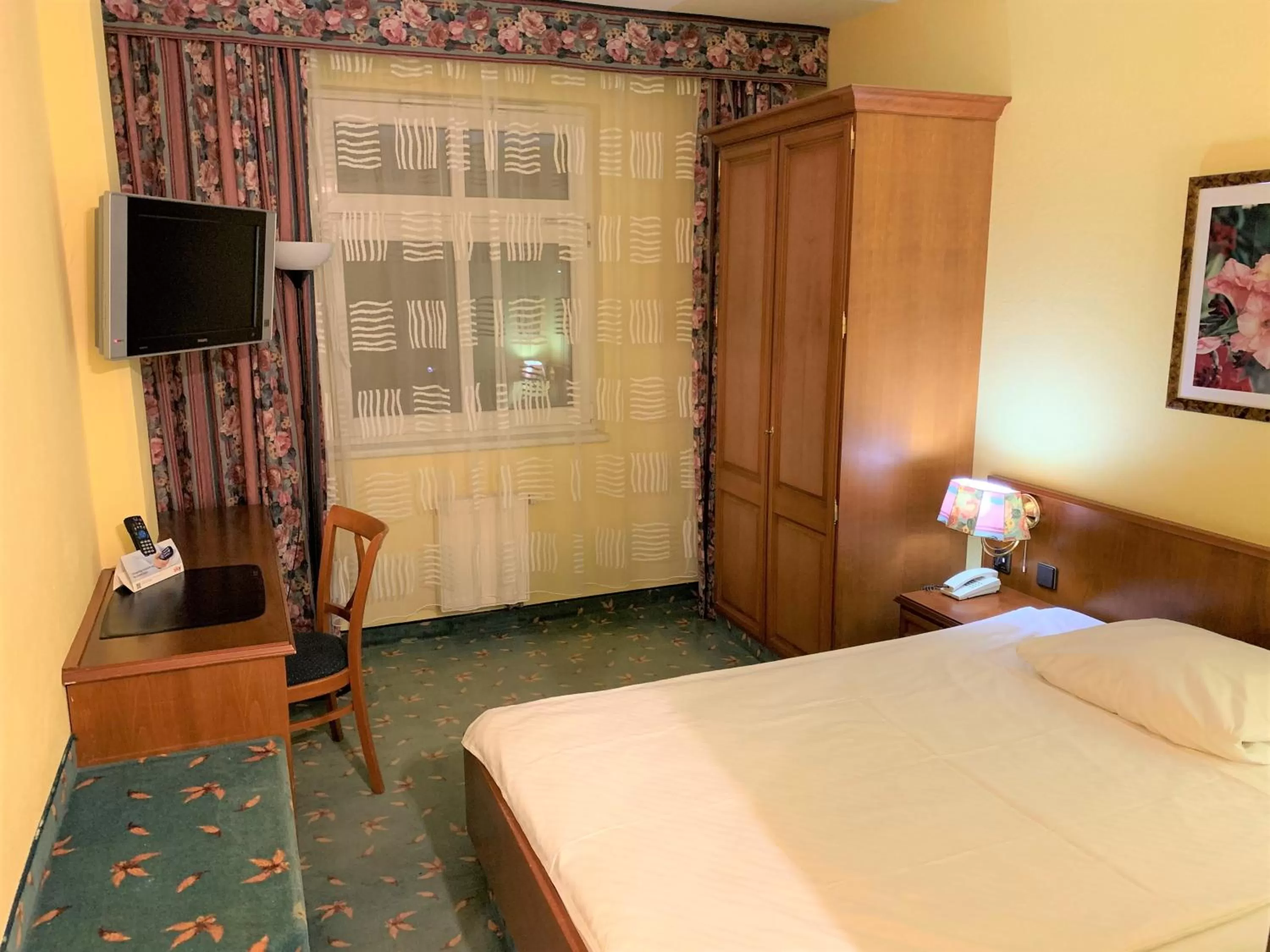 Photo of the whole room, Bed in Brandiser Parkhotel