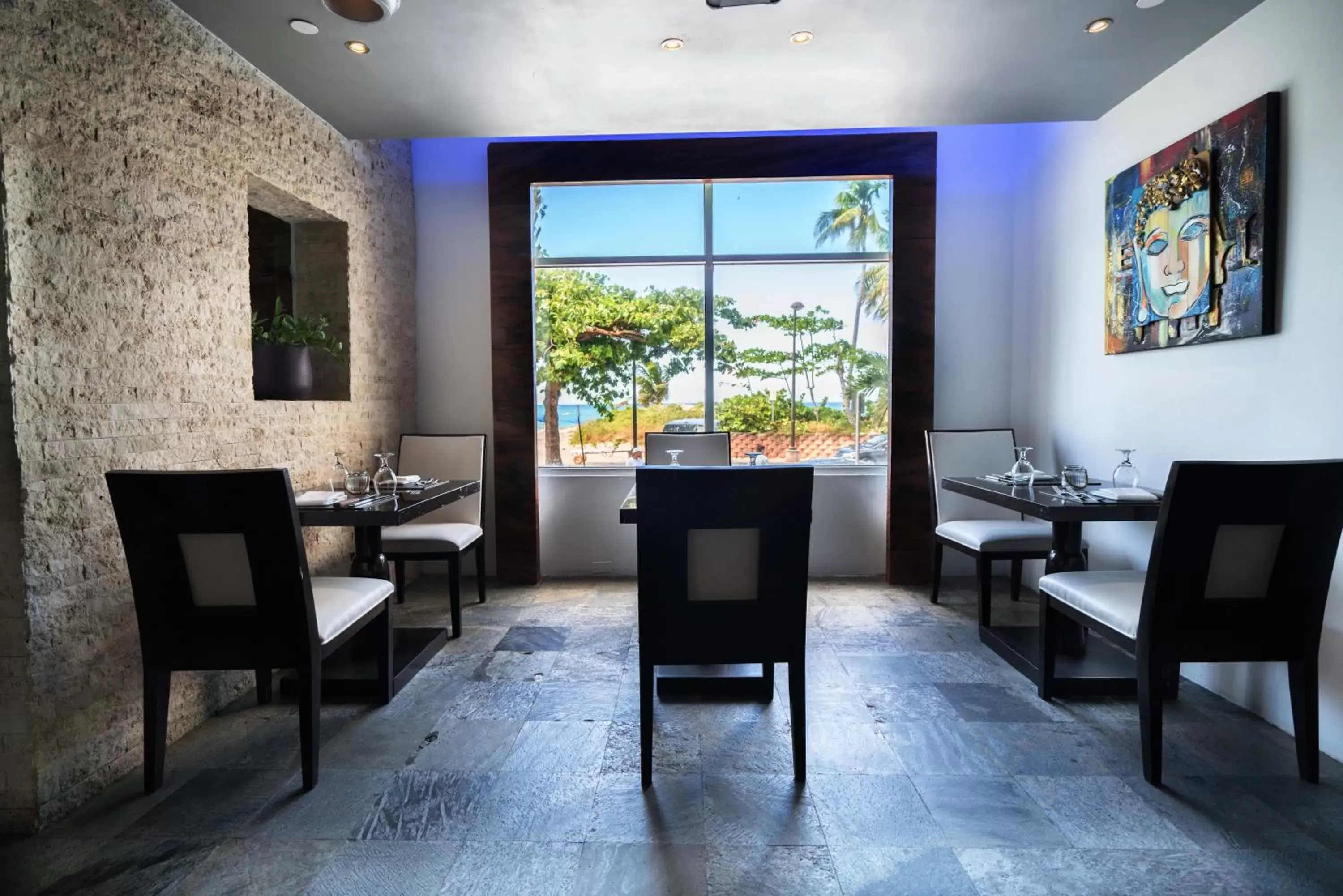 Restaurant/places to eat in San Juan Water & Beach Club Hotel