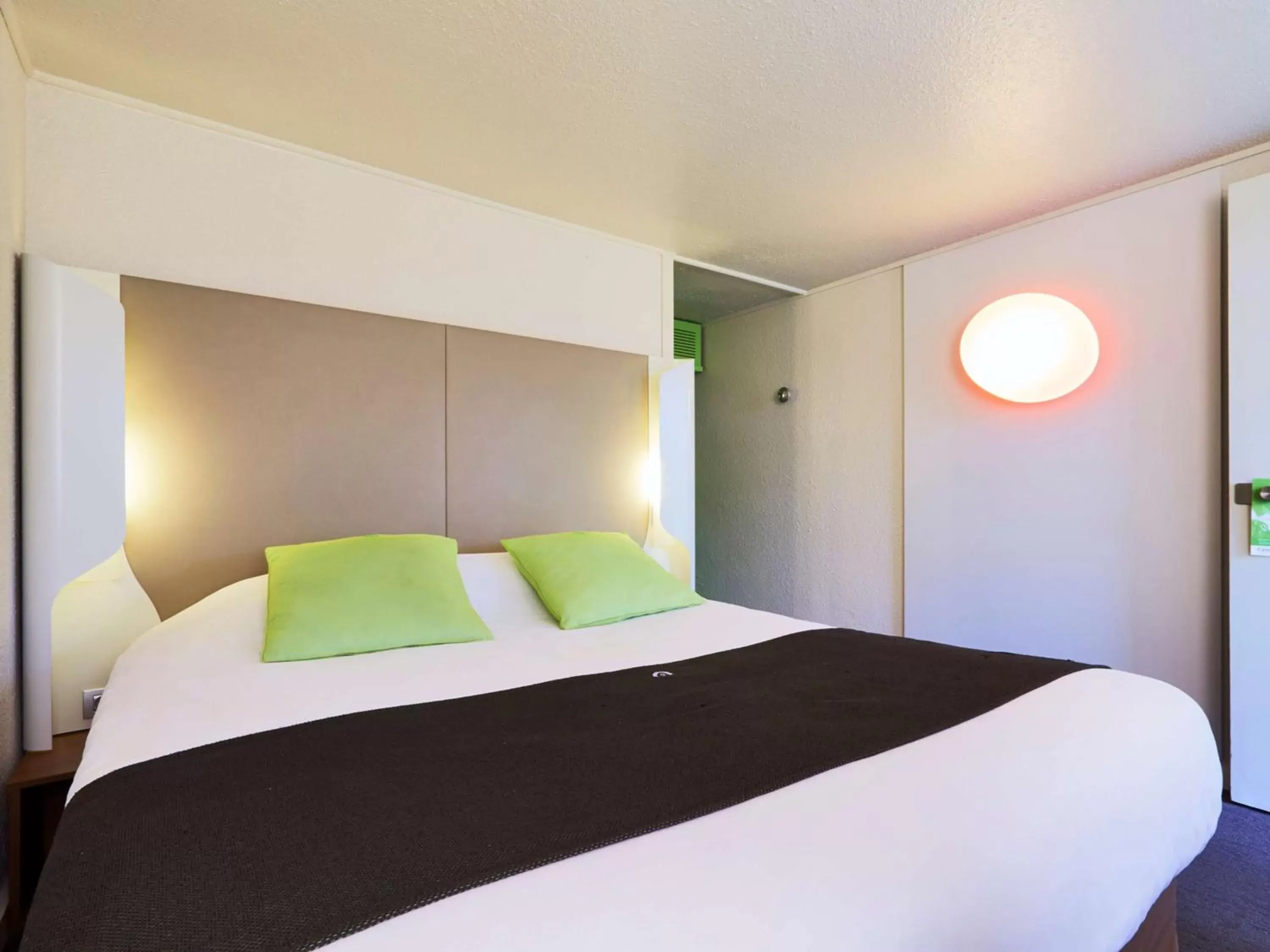 Bed in Campanile Cergy-Pontoise
