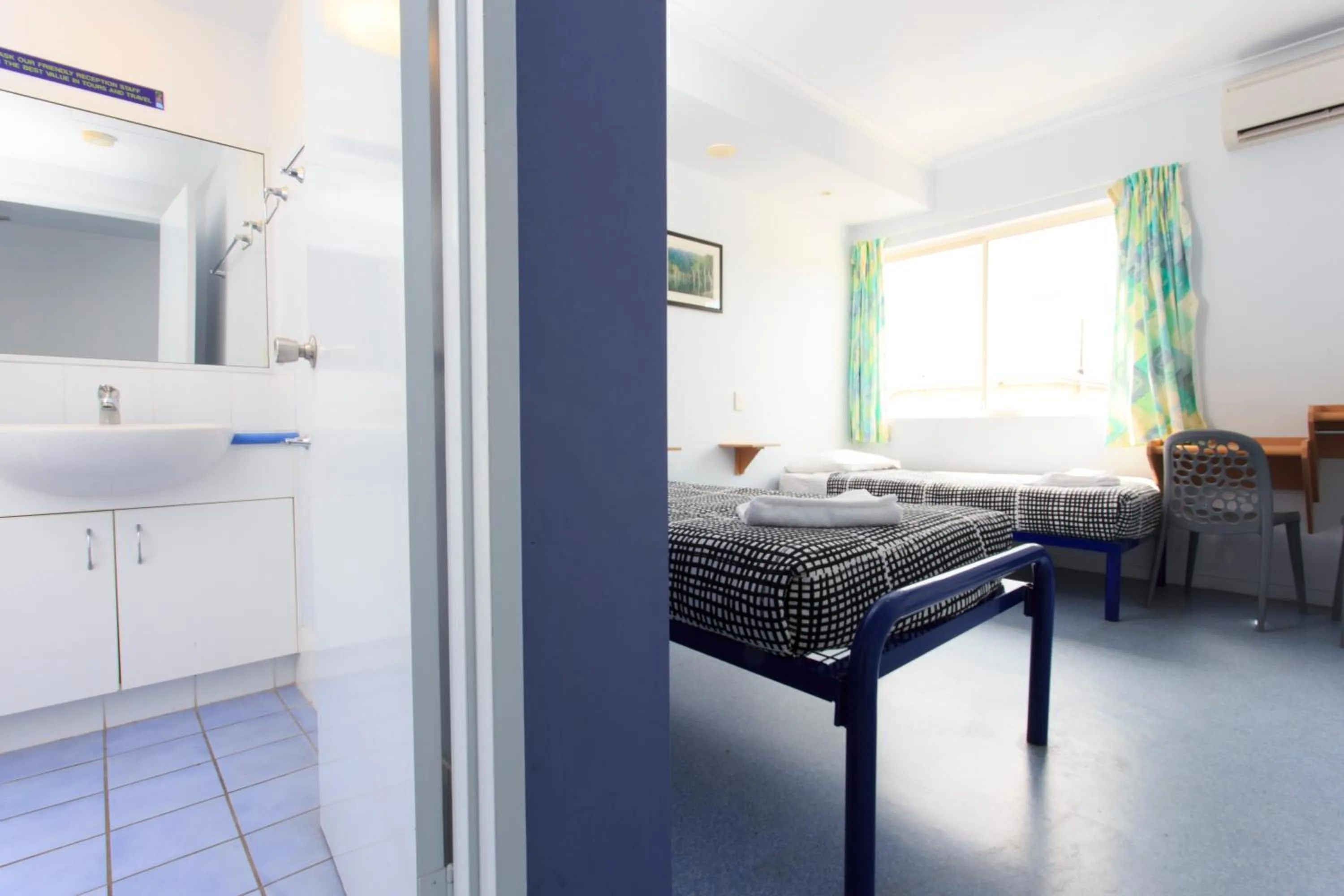 Bathroom, Bed in YHA Cairns Central