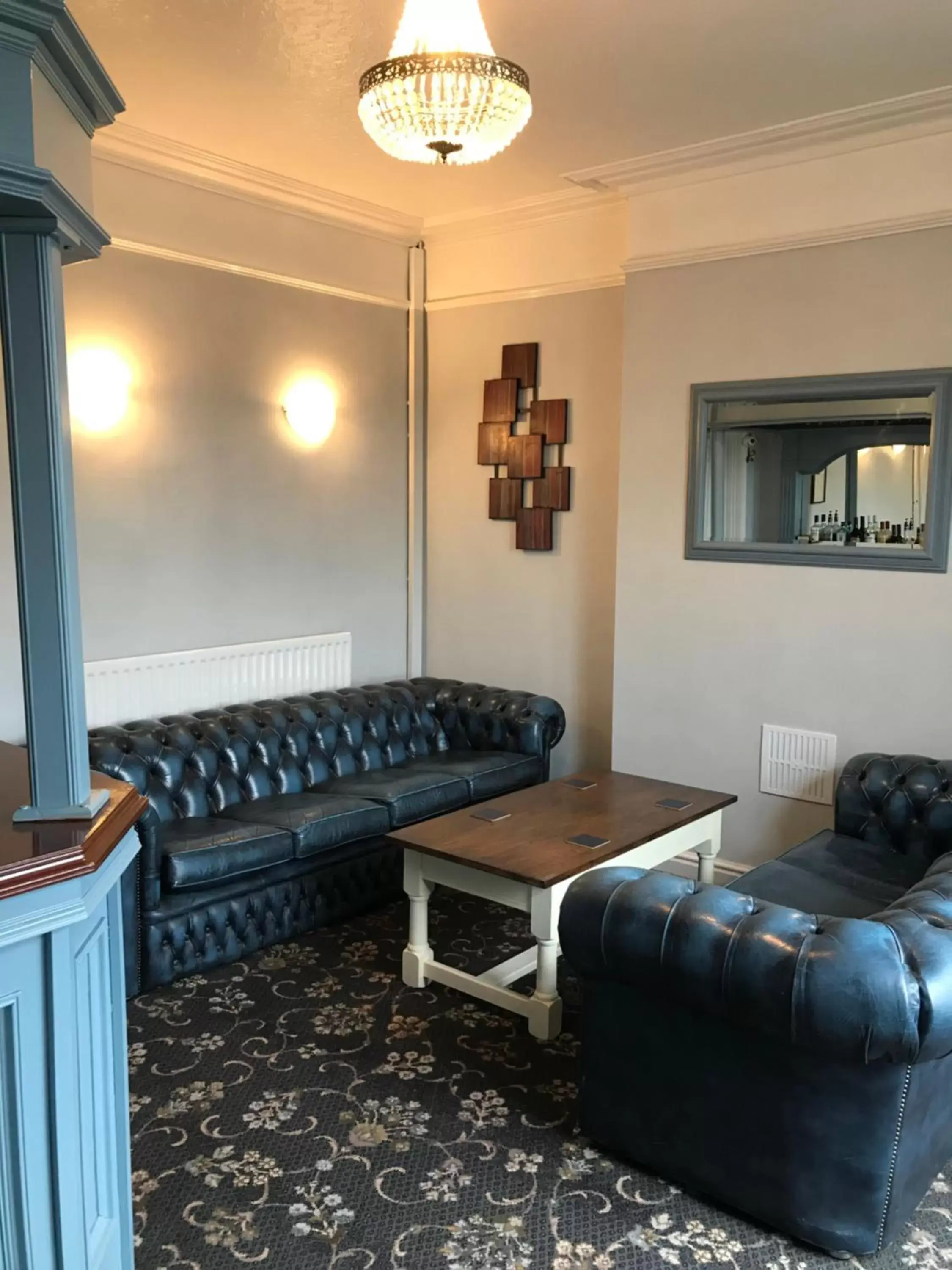 Lounge or bar, Seating Area in Holly Trees Hotel