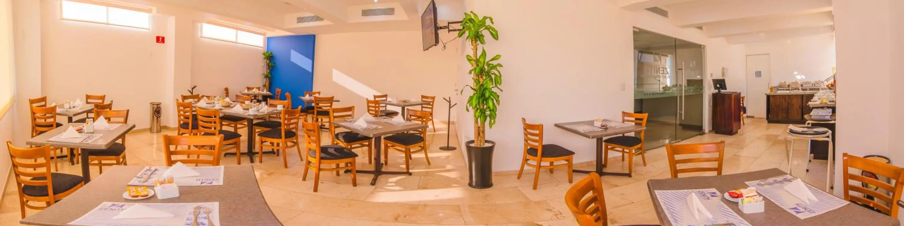 Restaurant/places to eat in Hotel Zenith