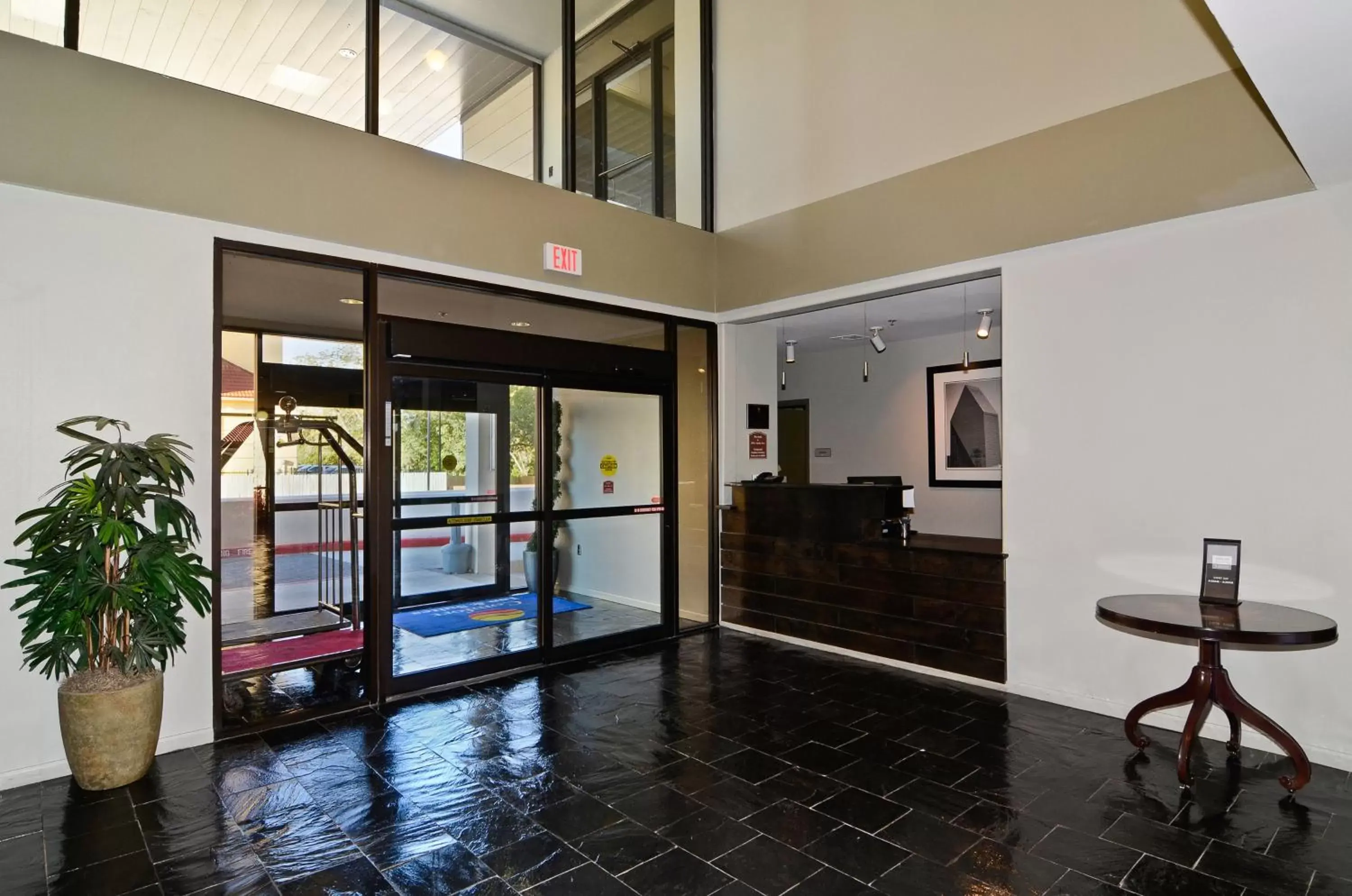 Lobby or reception in Baymont by Wyndham Columbus Lobby or reception in Baymont by Wyndham Columbus