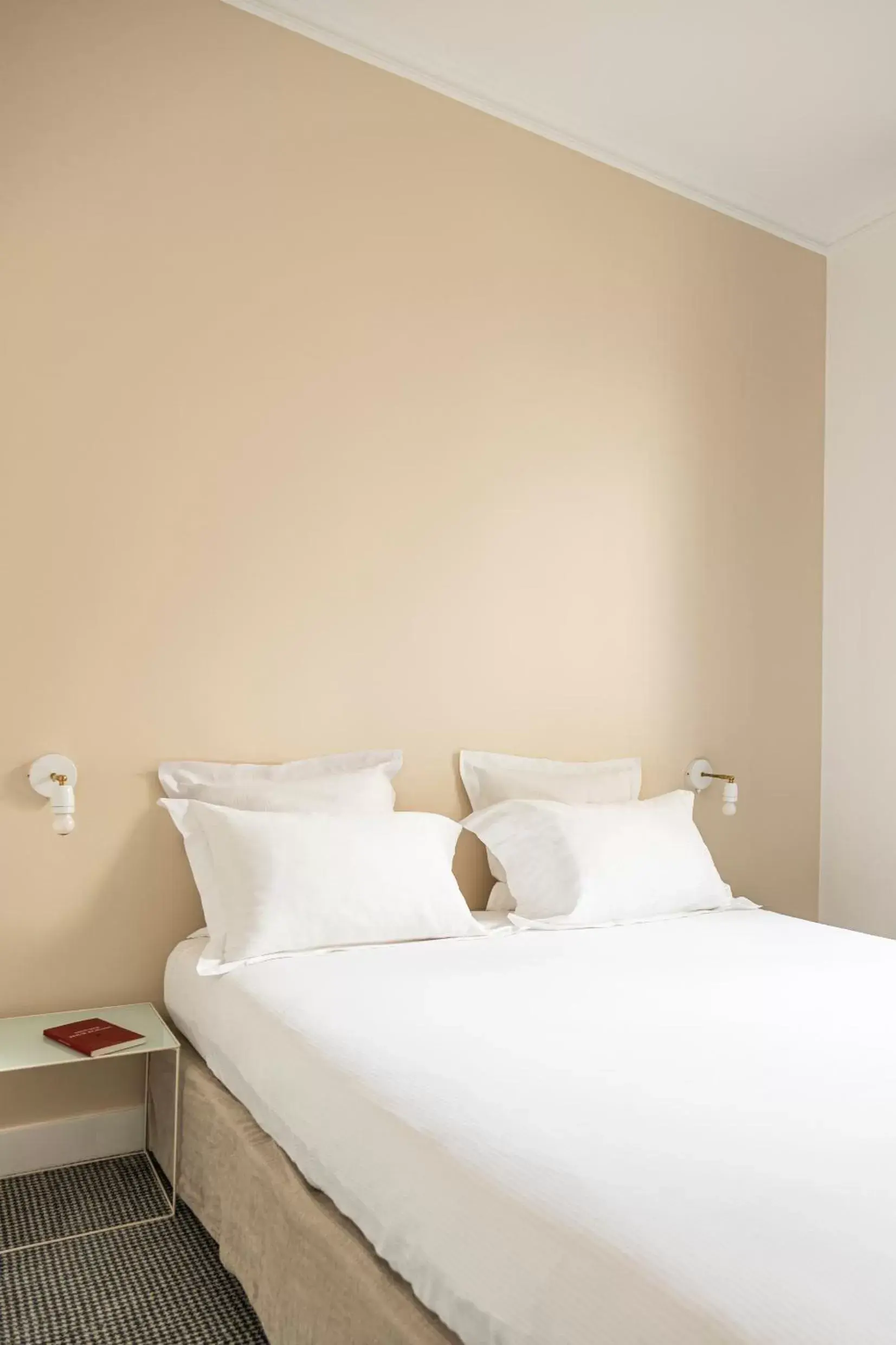 Bedroom, Bed in Hôtel Arvor Saint Georges