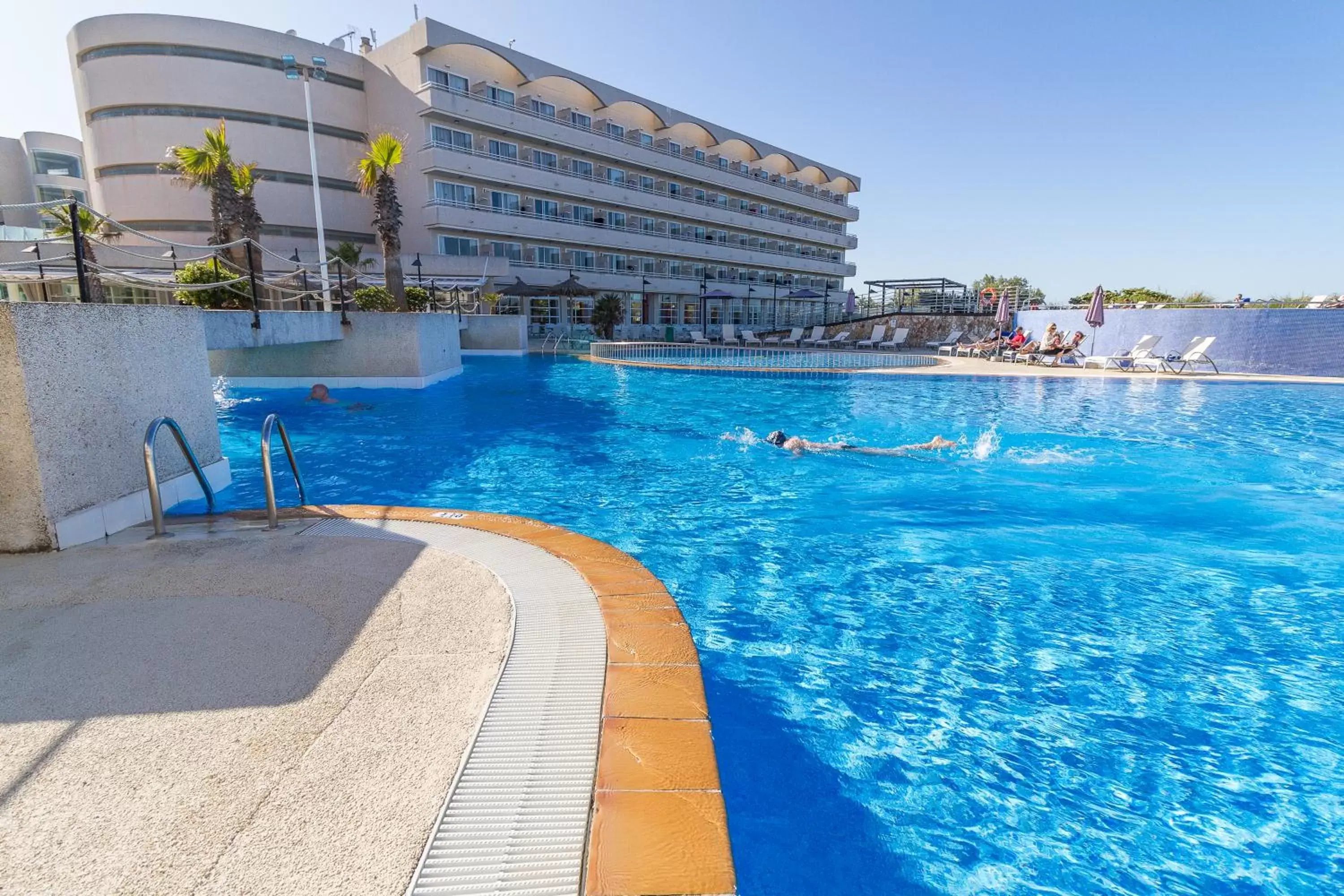 Property building, Swimming Pool in Eix Platja Daurada Hotel & SPA