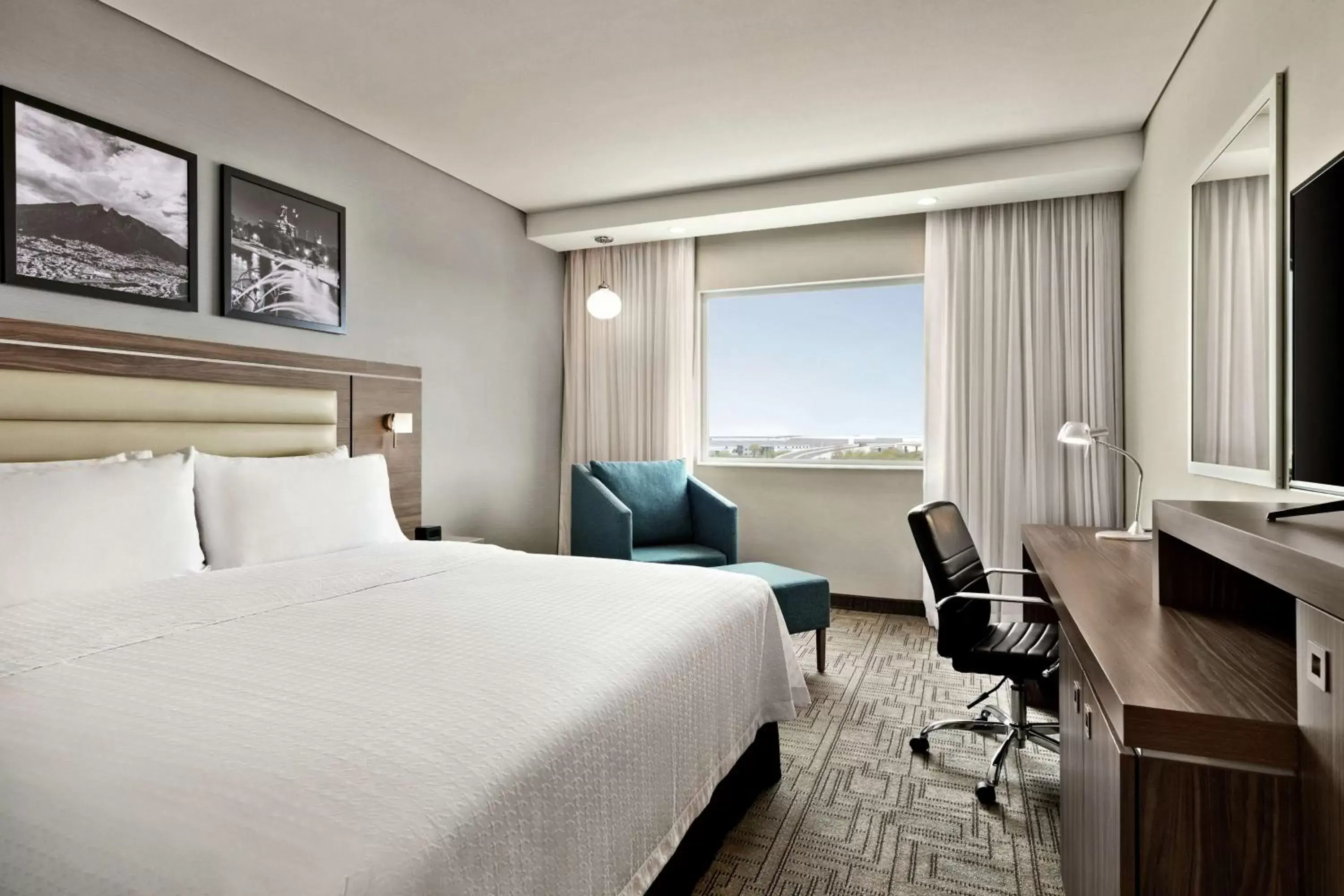 Bedroom, Bed in Hampton Inn By Hilton Monterrey Apodaca