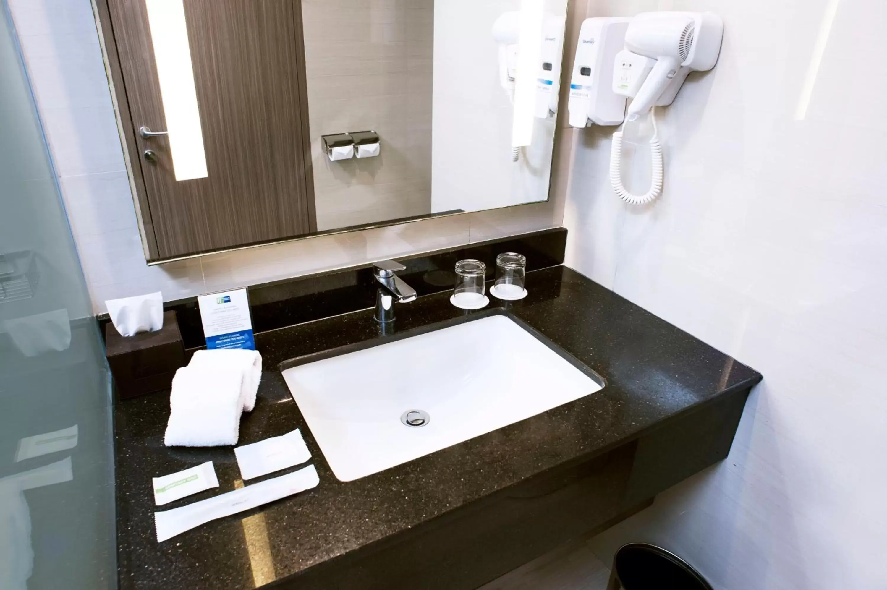 Photo of the whole room, Bathroom in Holiday Inn Express Surabaya CenterPoint, an IHG Hotel