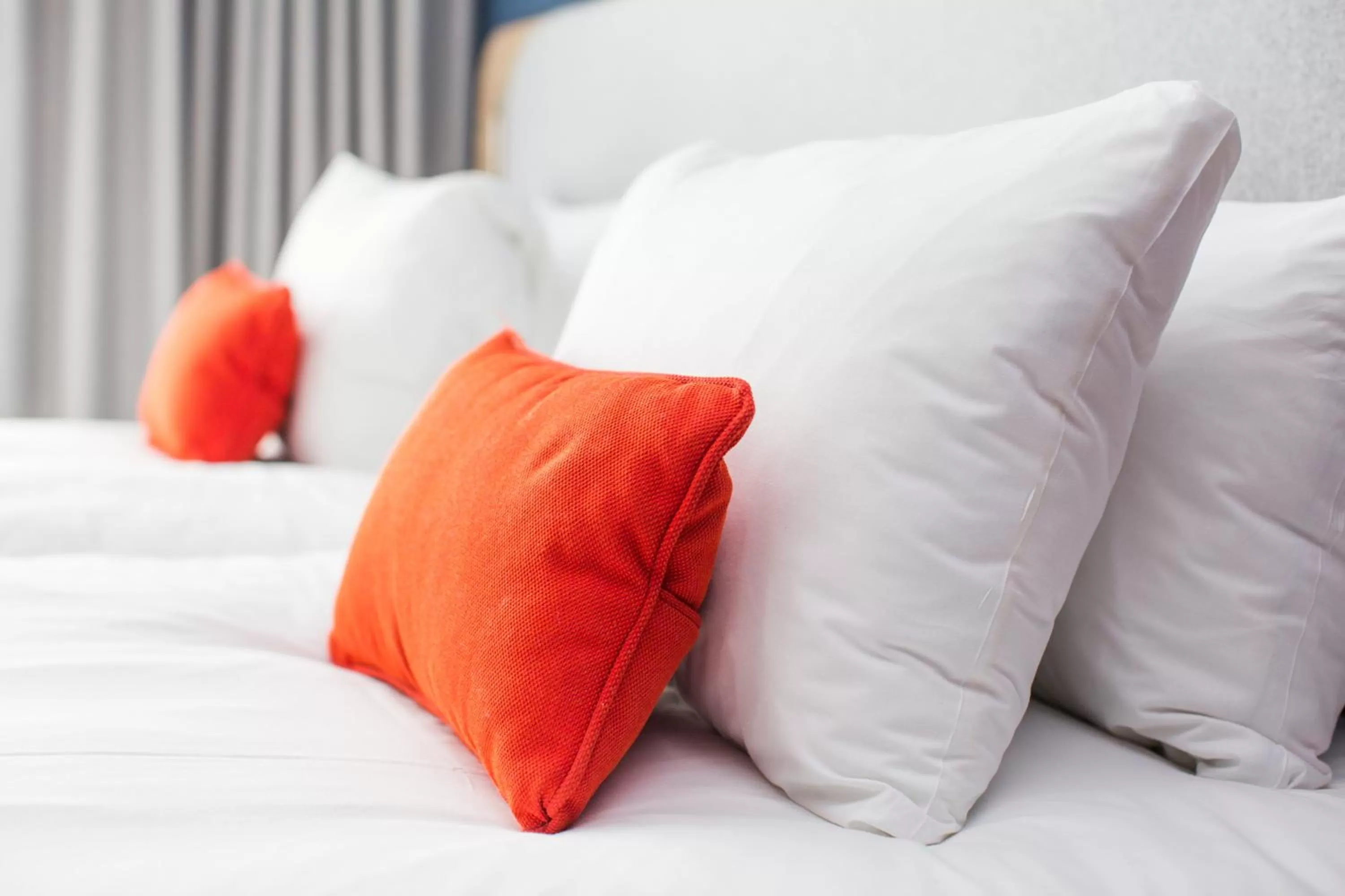 Bed in Holiday Inn Express Amsterdam - North Riverside by IHG