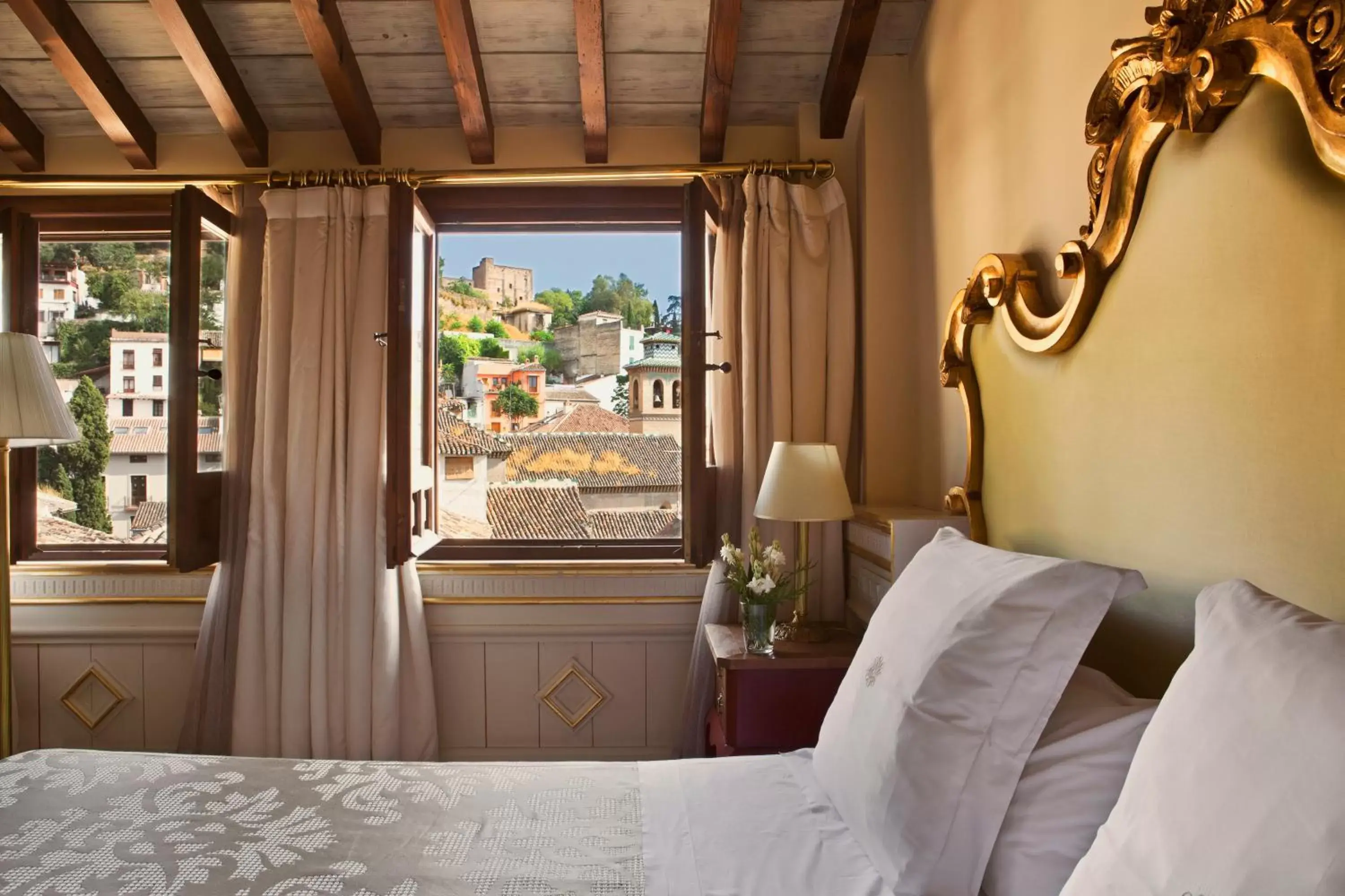 Deluxe Room with Alhambra Views in Hotel Casa 1800 Granada