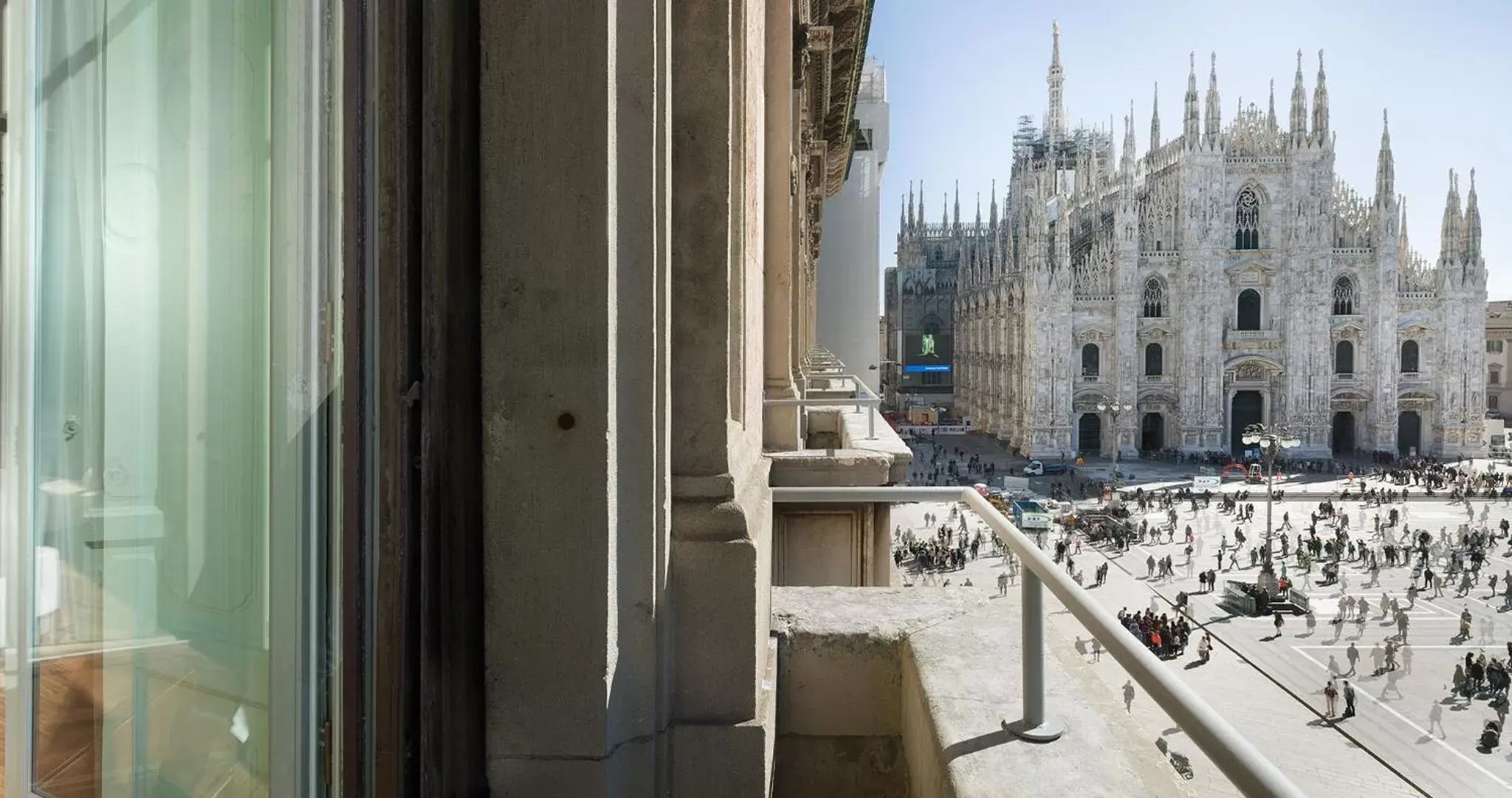 Landmark view in The Glamore Milano Duomo