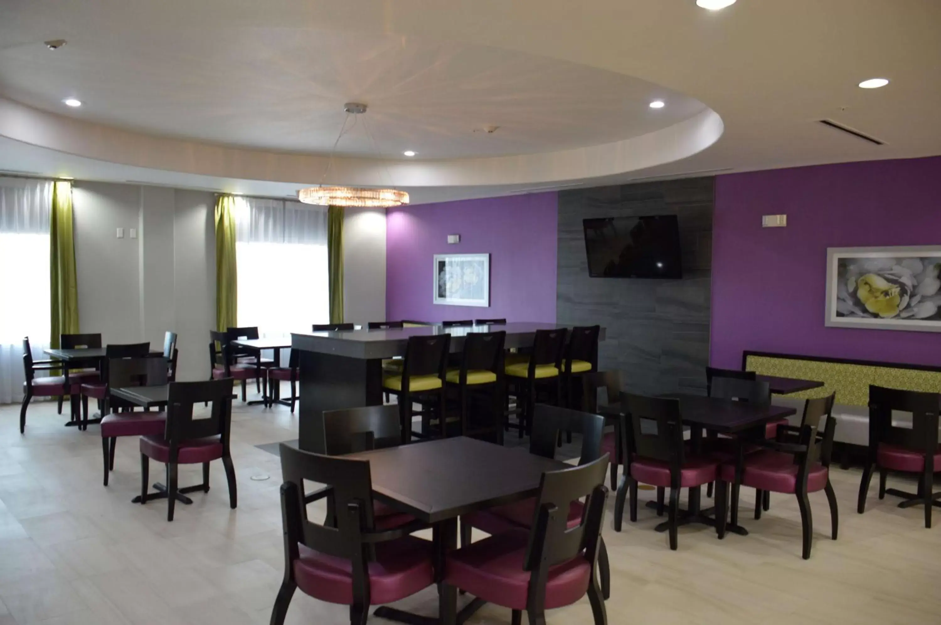 Restaurant/Places to Eat in Best Western Plus Dilley Inn & Suites