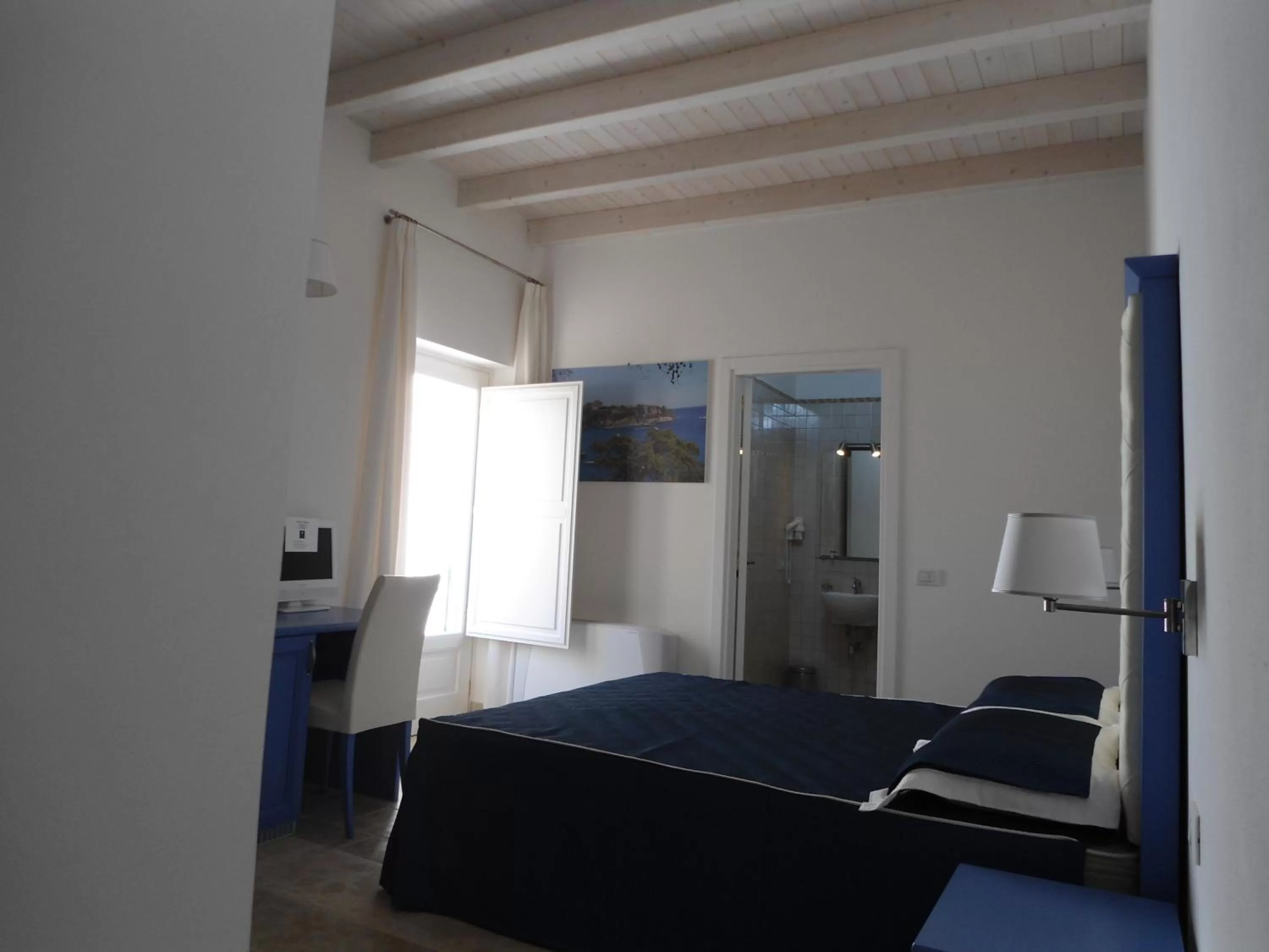 Photo of the whole room, Bed in Parco dei Manieri