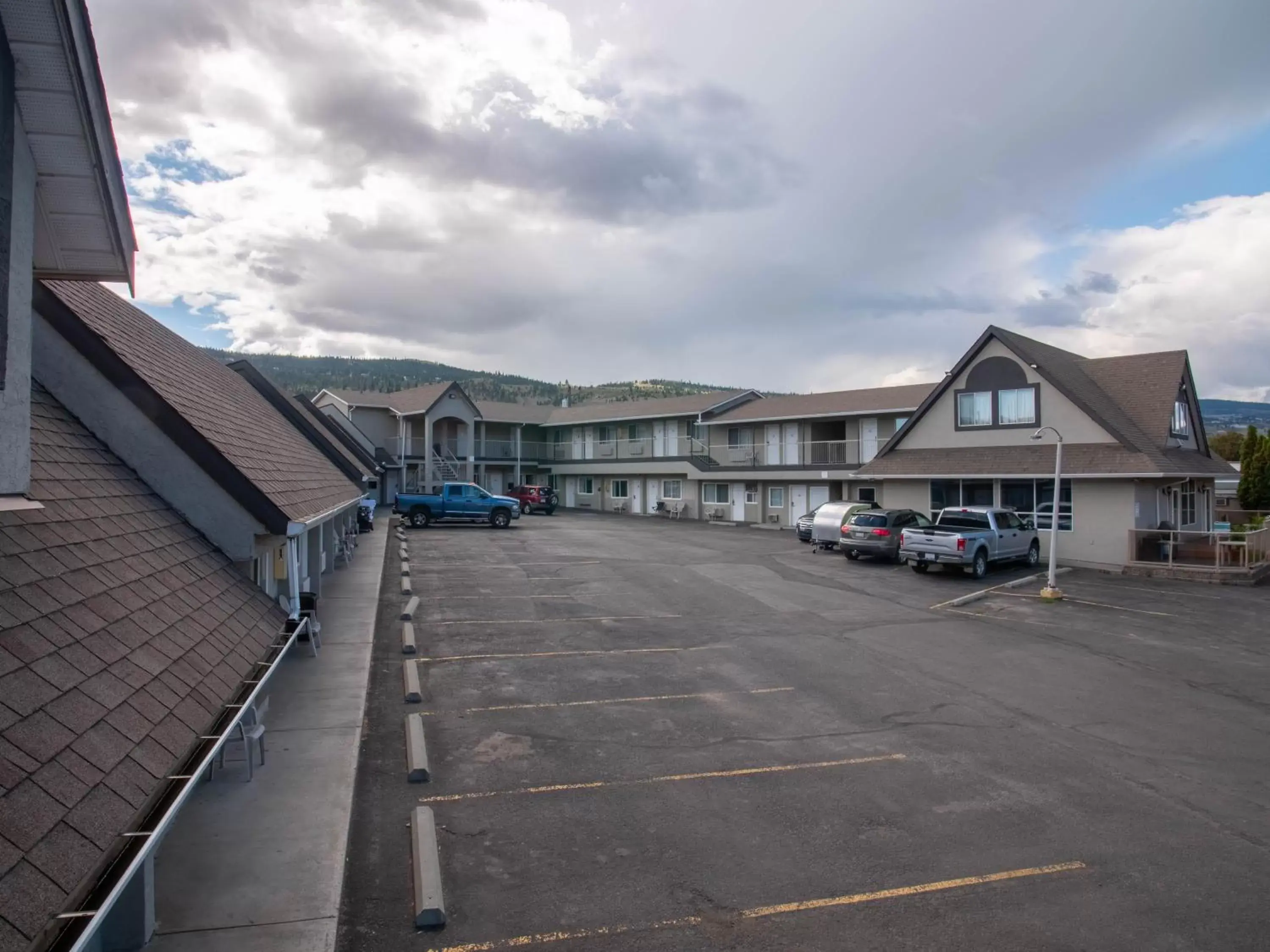 Property Building in Best Budget Inn & Suites Kamloops