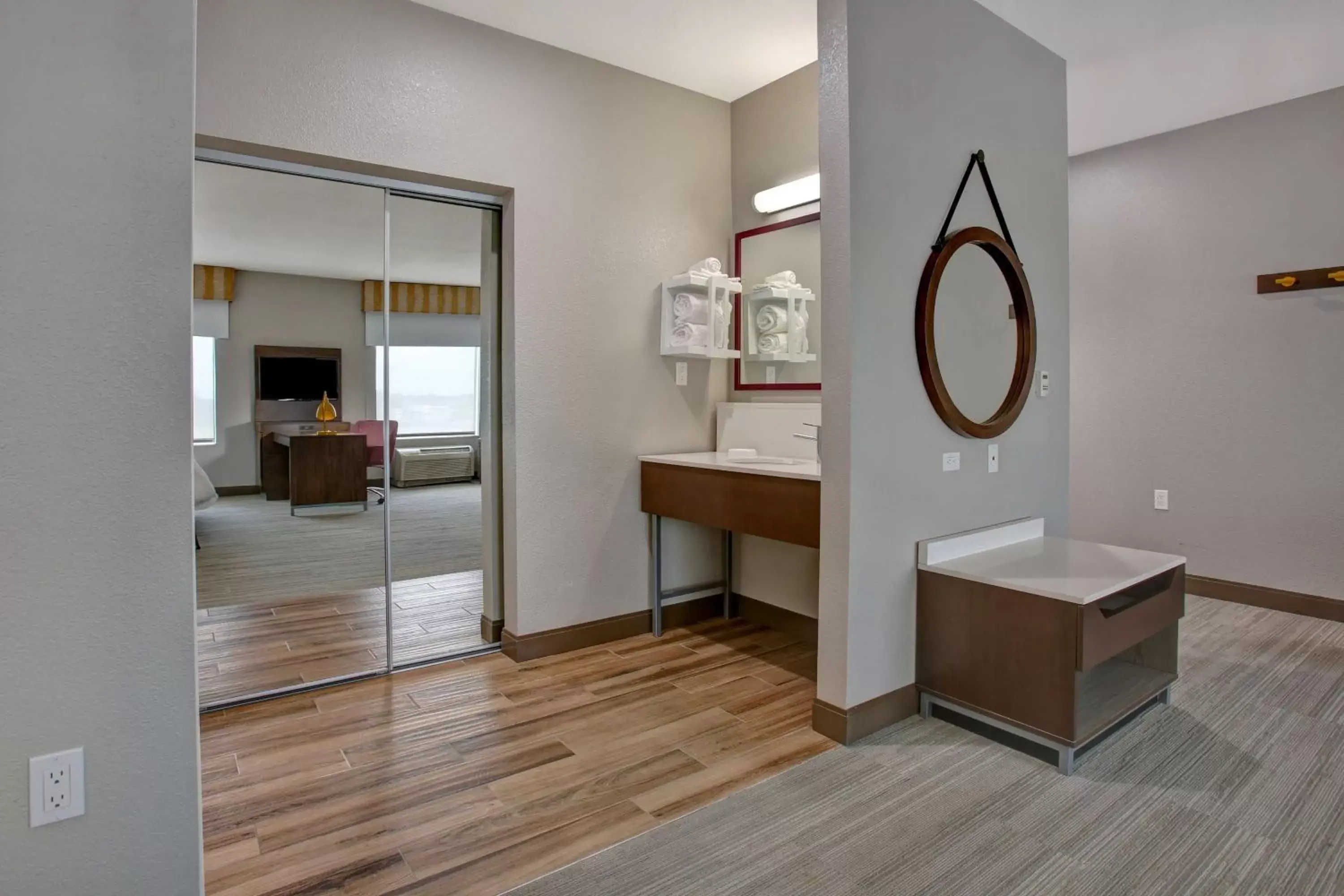 Bedroom, Bathroom in Hampton Inn & Suites Dallas-DeSoto