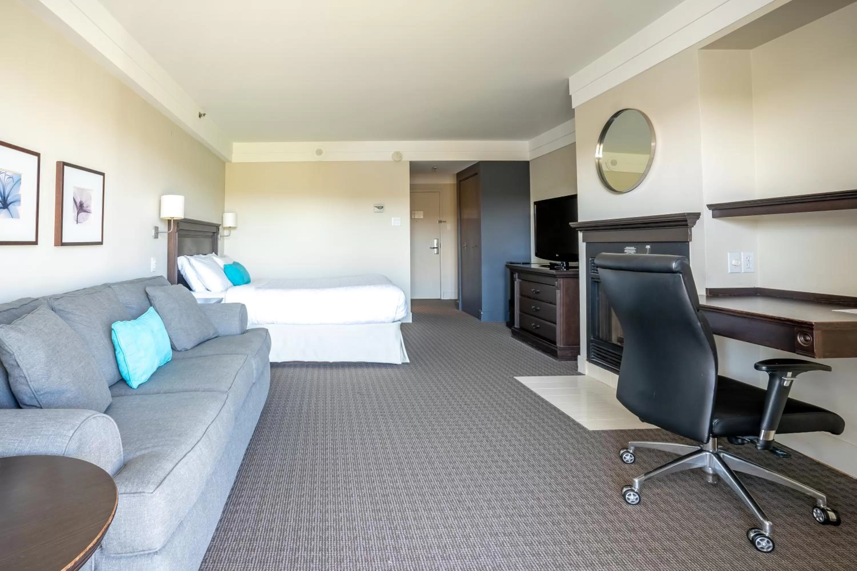 Photo of the whole room in Manoir des Sables Hôtel & Golf