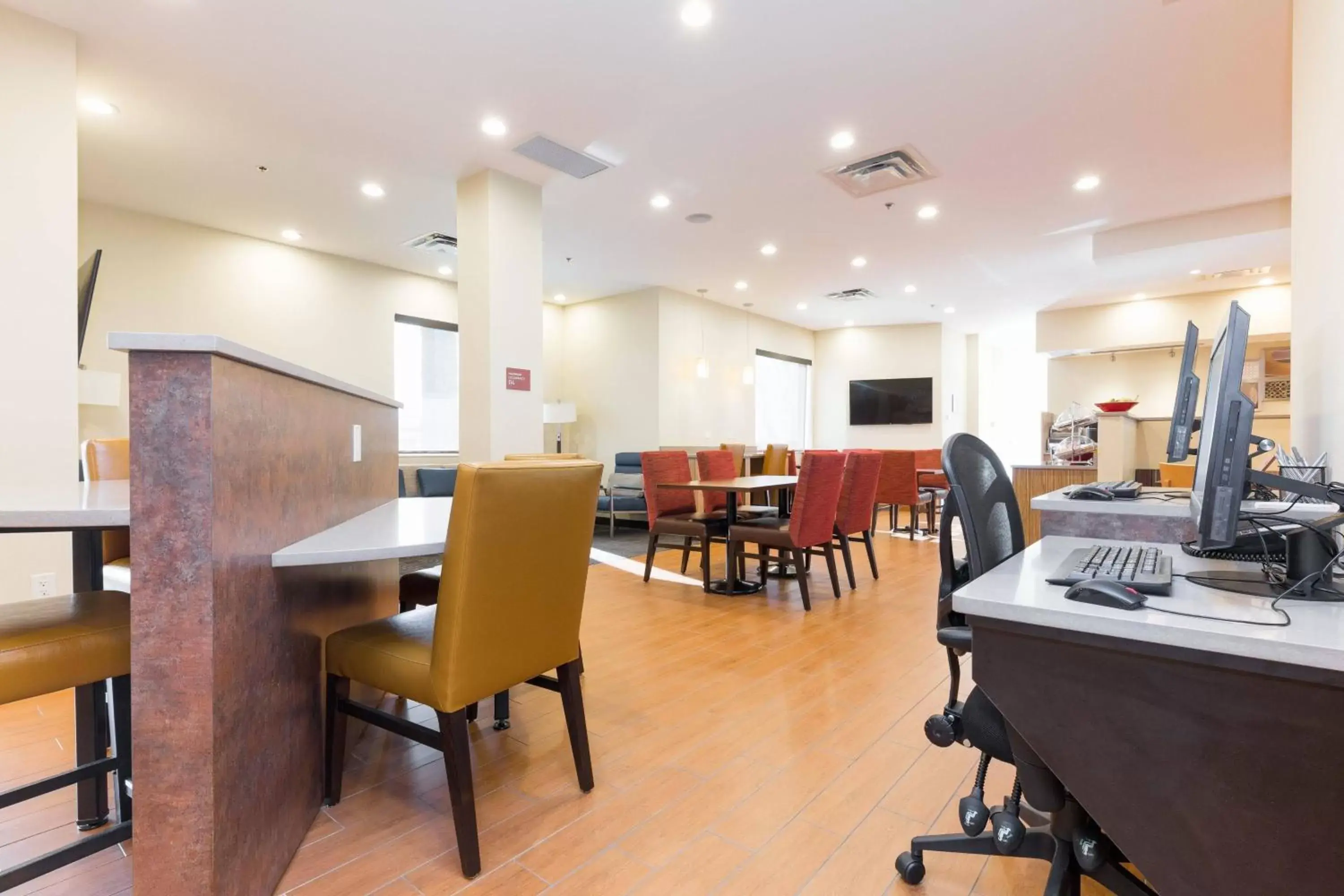 Business facilities, Restaurant/Places to Eat in TownePlace Suites by Marriott Edmonton South