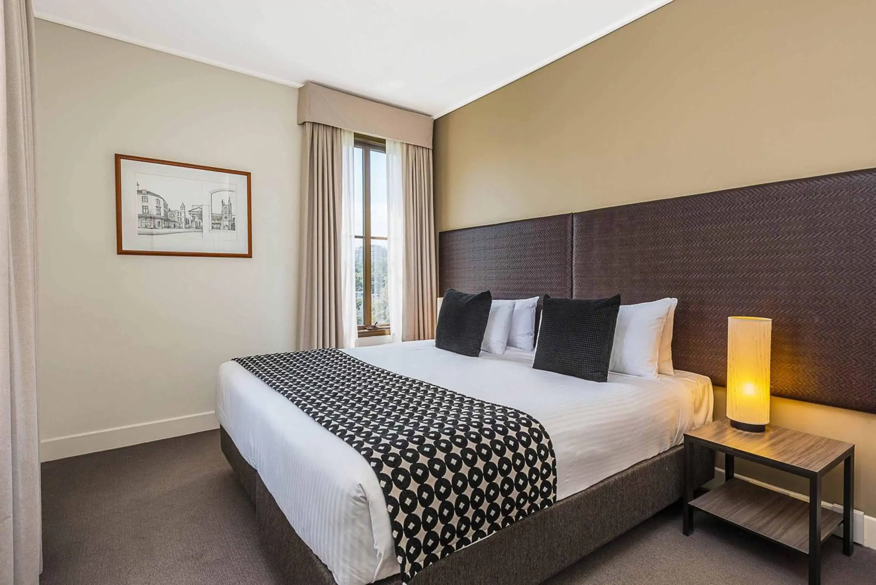 Bed in Mantra on Jolimont