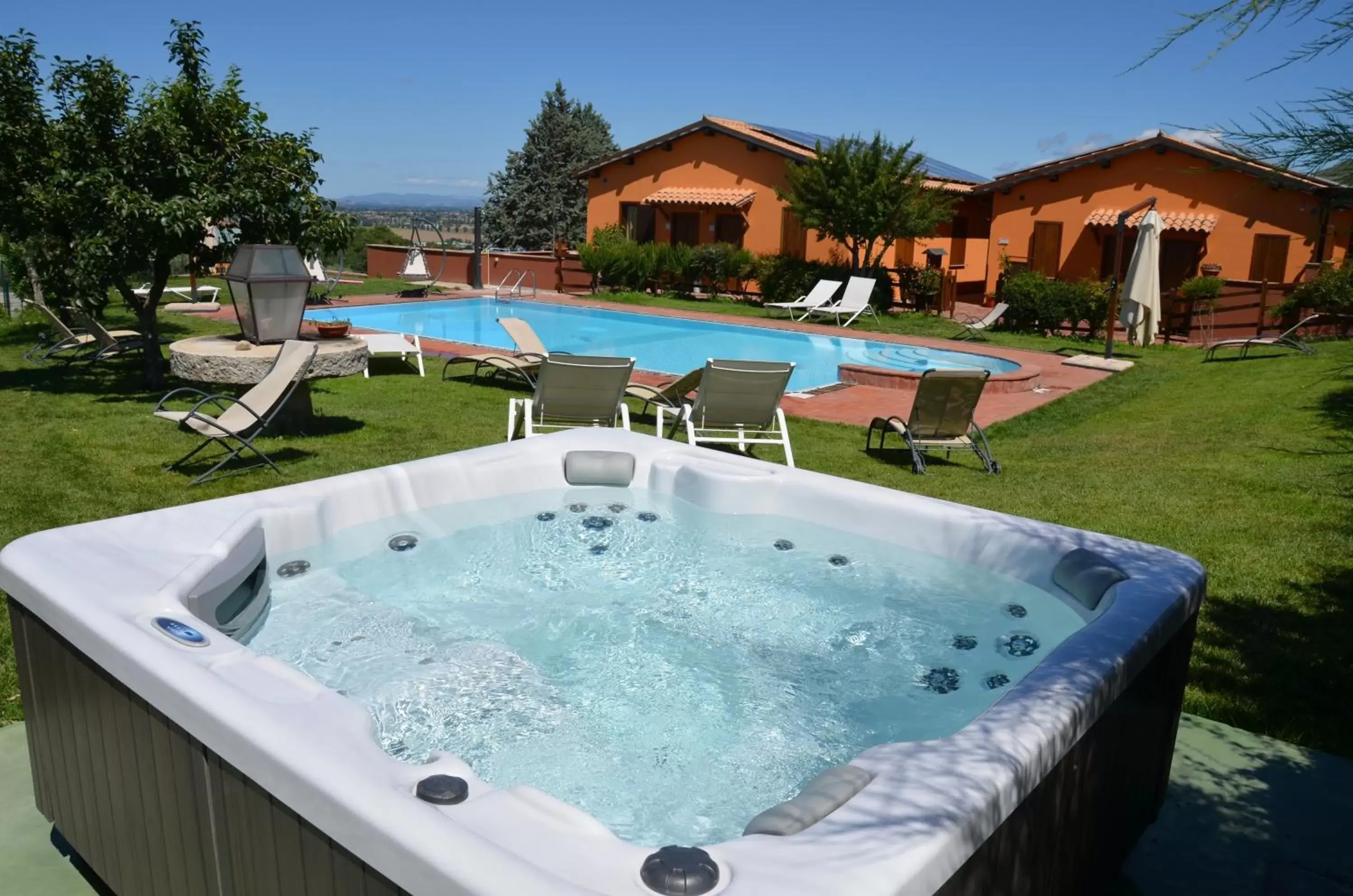 Hot Tub, Swimming Pool in Il Borgo Dell'Ulivo