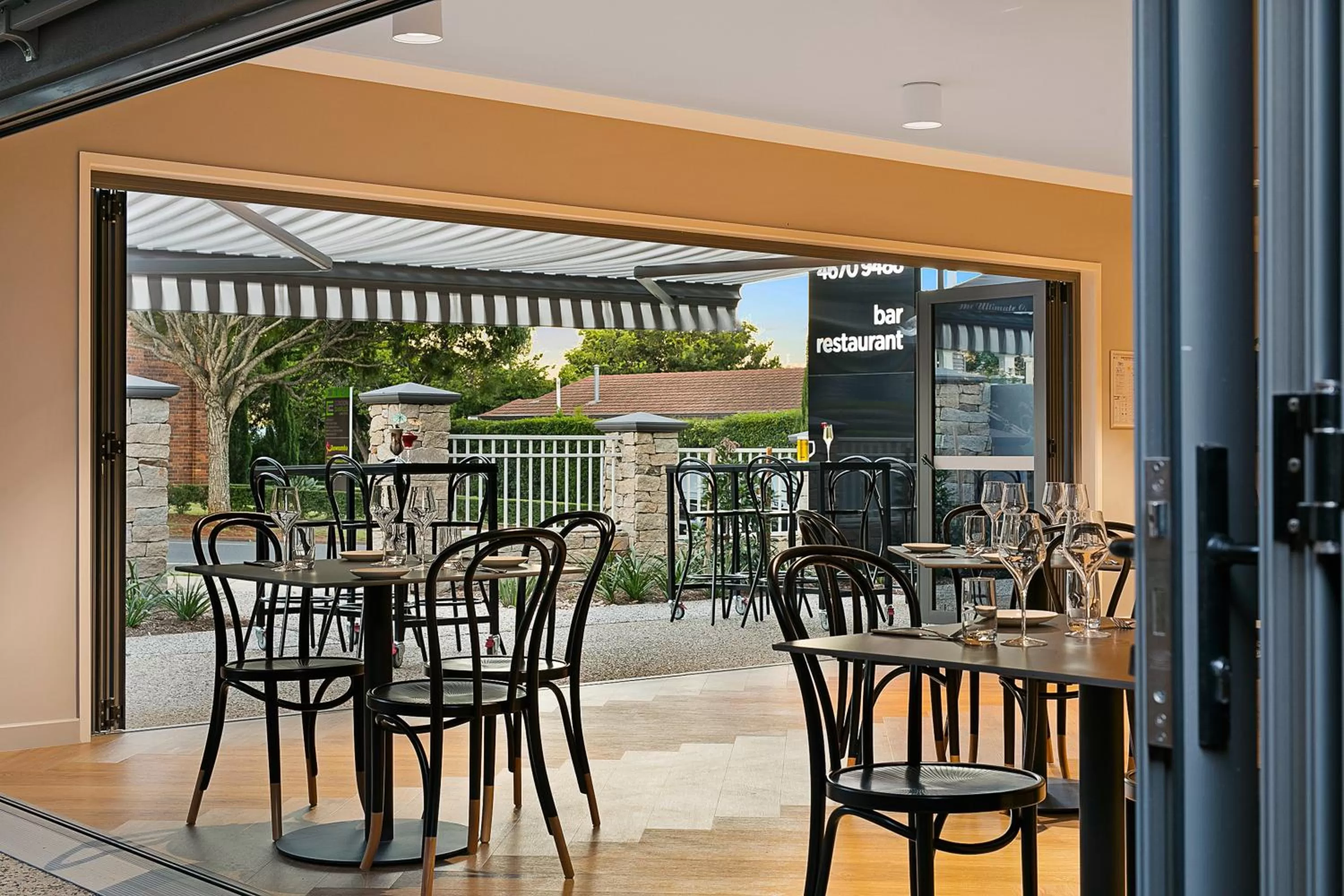 Restaurant/places to eat in Potters Toowoomba Hotel