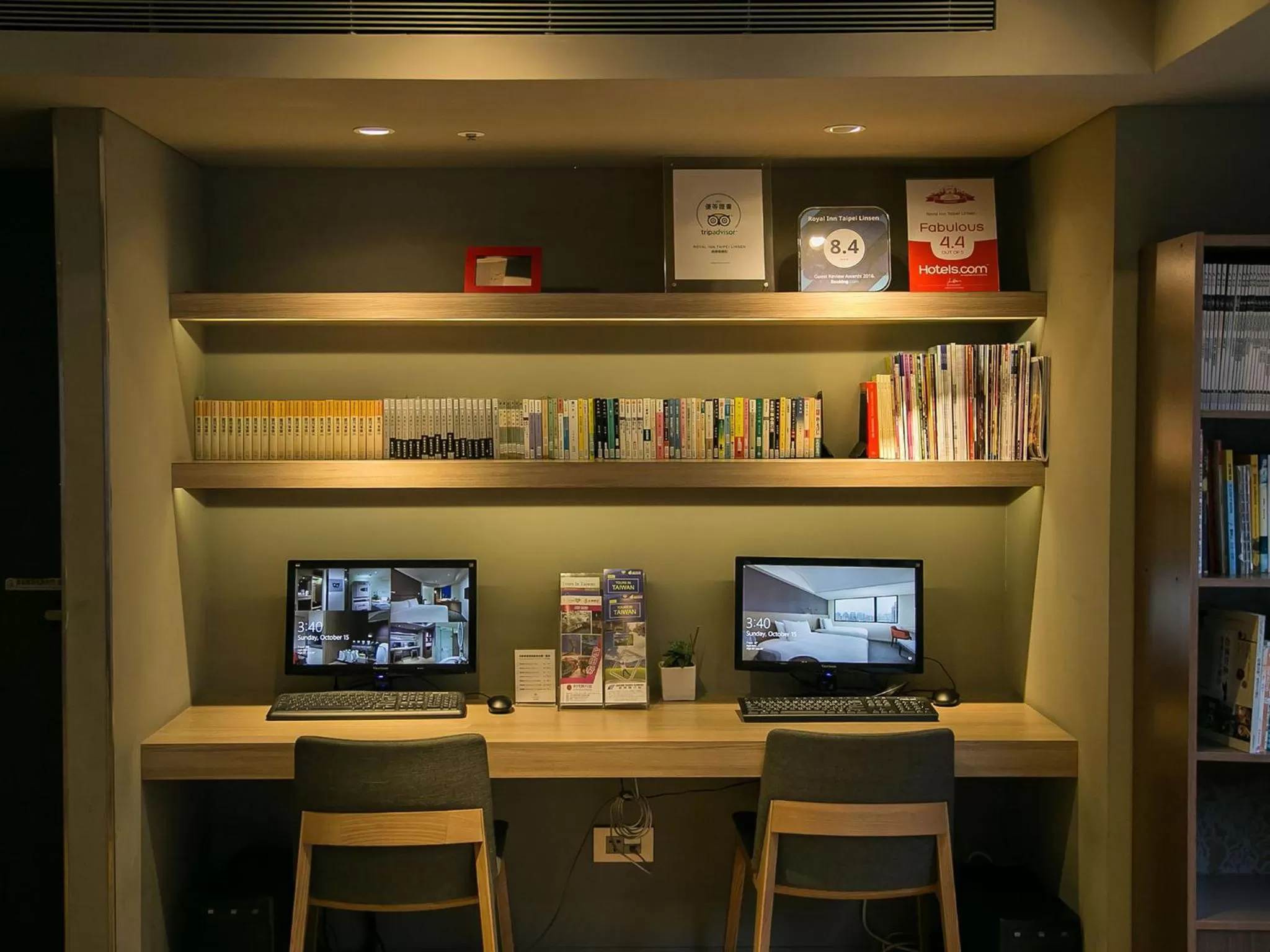 Seating area in Royal Inn Taipei Linsen - Huashan 1914 Creative Park