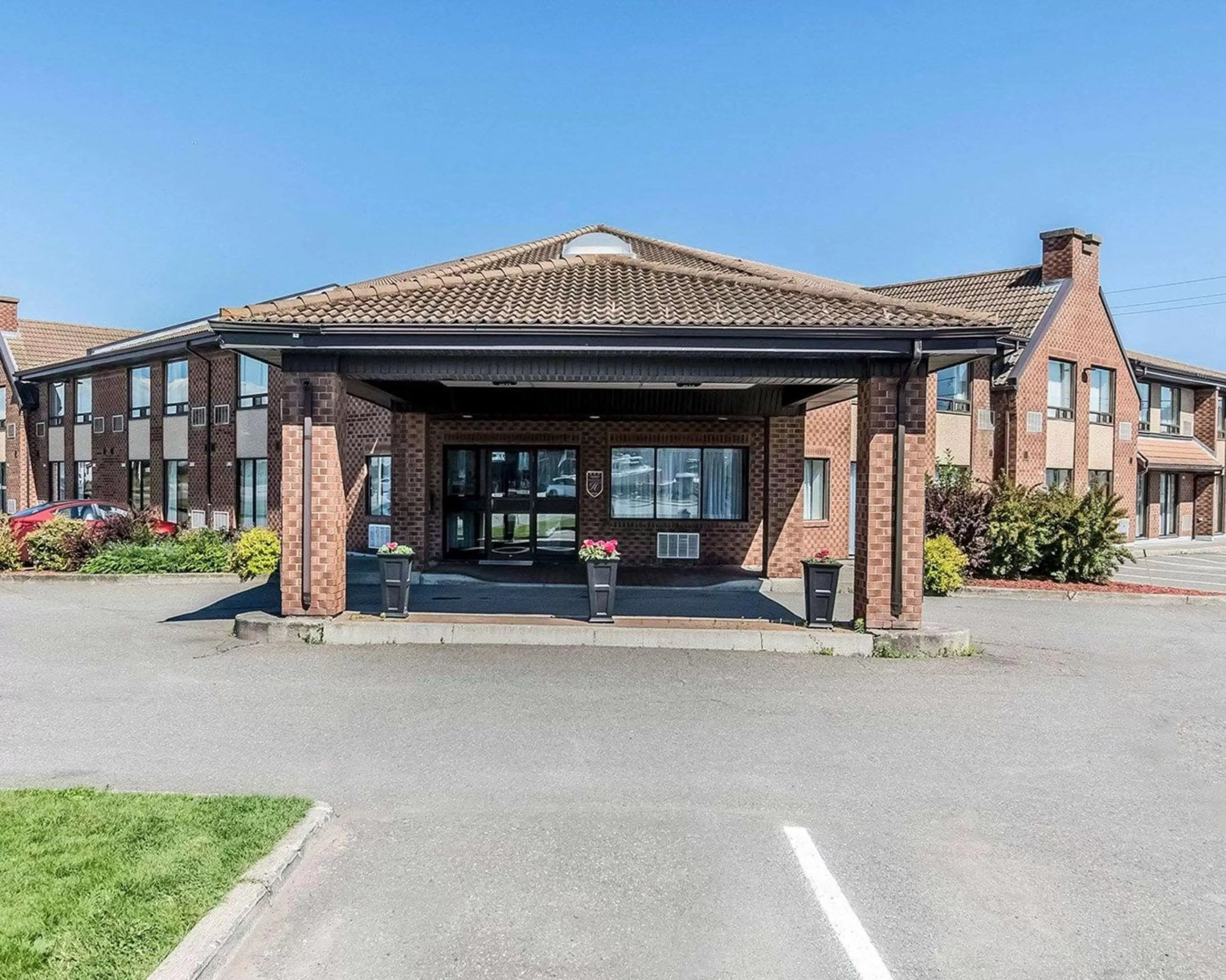 Property building in Comfort Inn Riviere-du-Loup