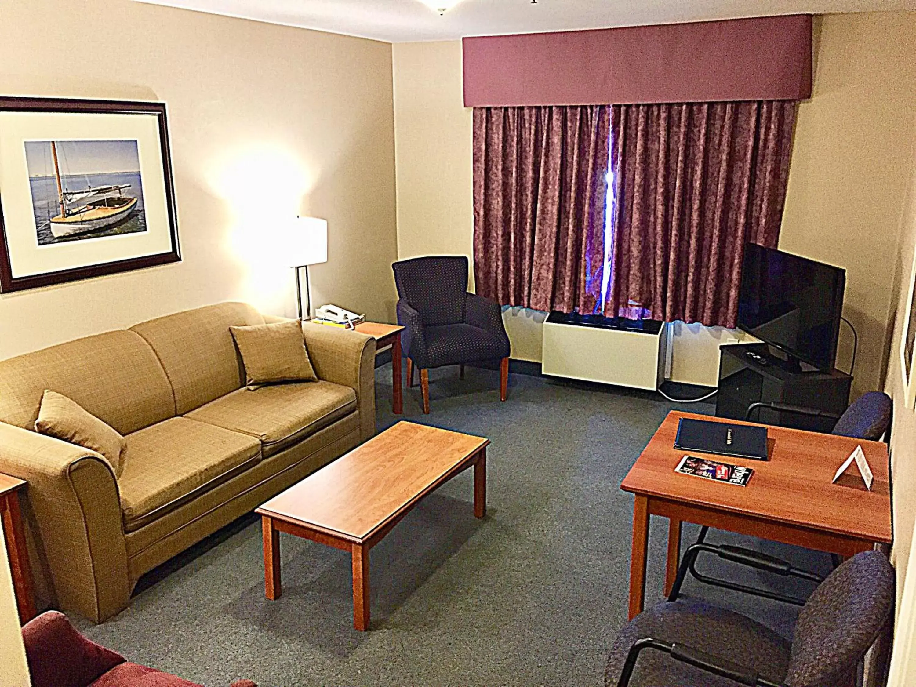 Living room, Seating Area in Coastal Inn Dartmouth